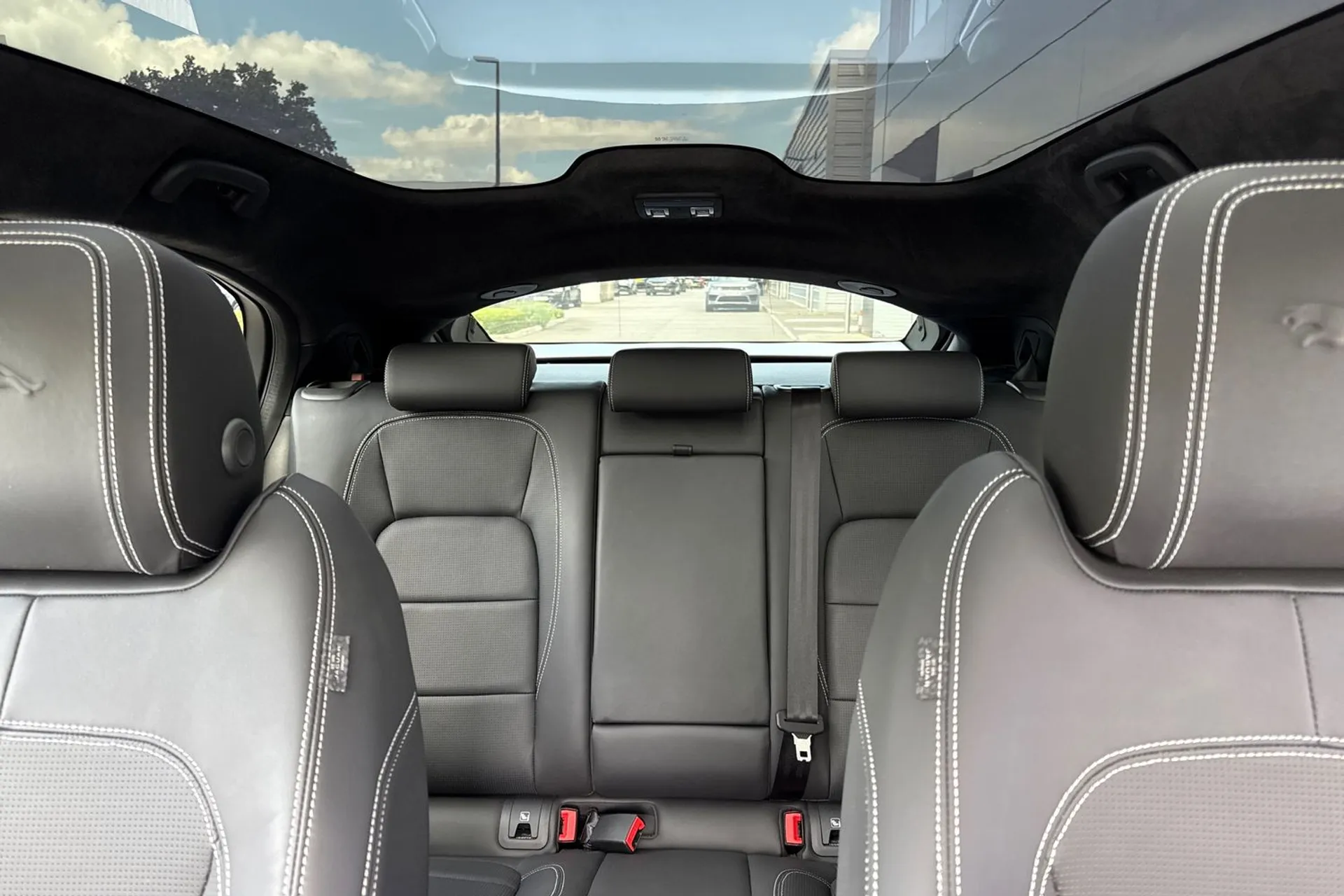 Jaguar I-PACE thumbnail image number 35