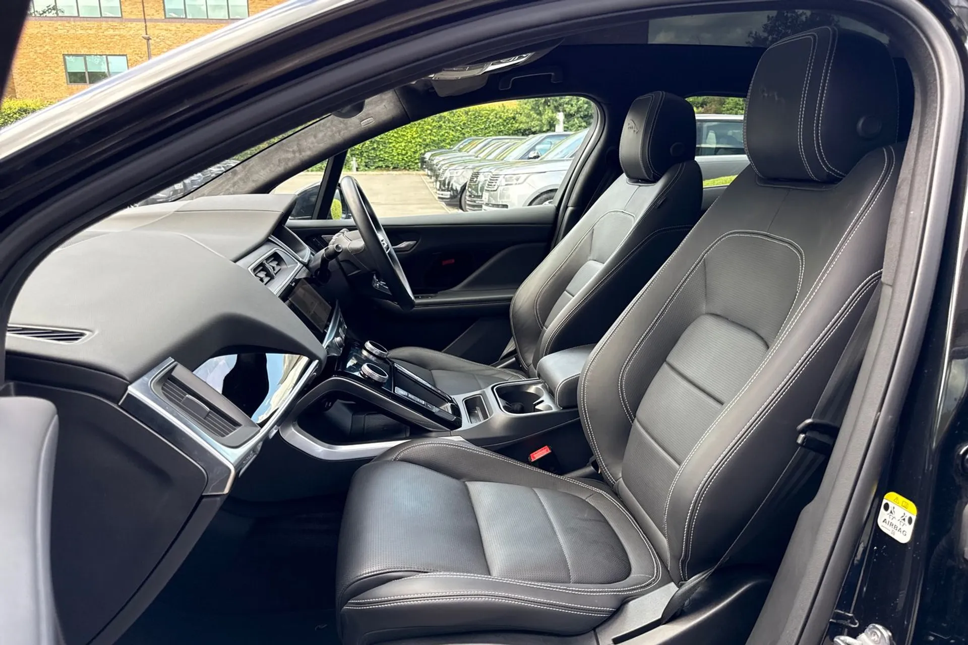 Jaguar I-PACE thumbnail image number 41