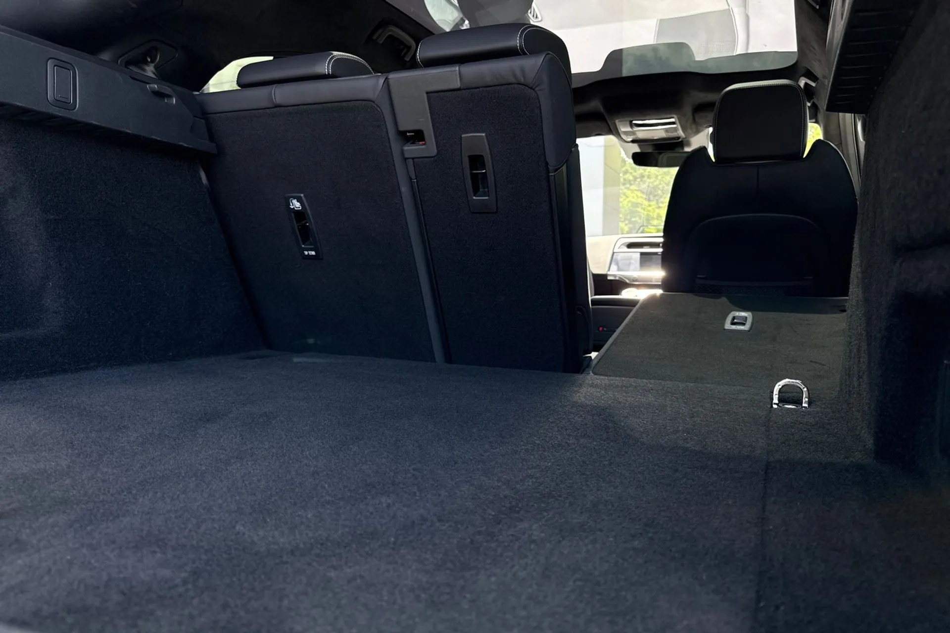 Jaguar I-PACE thumbnail image number 29