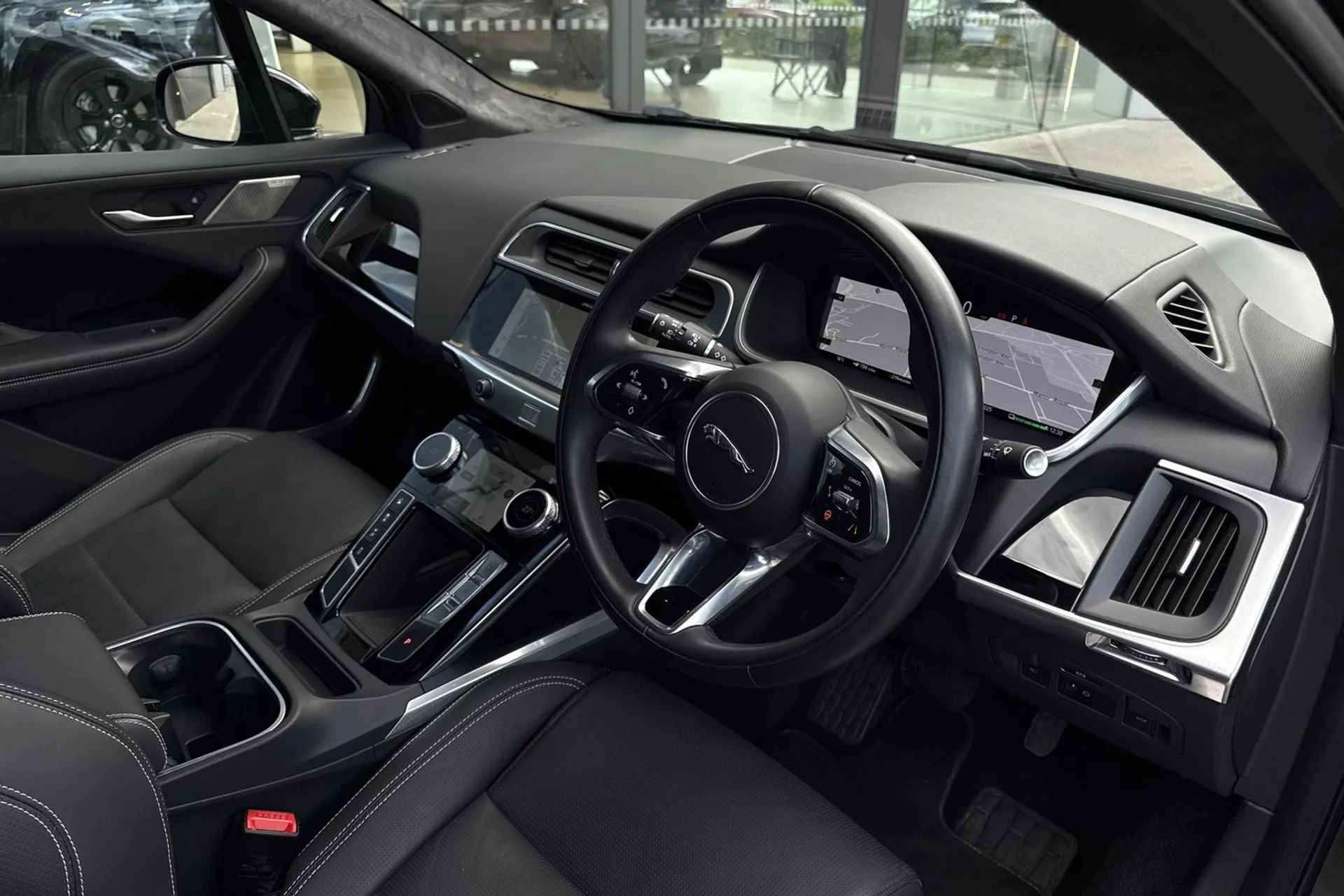 Jaguar I-PACE thumbnail image number 38