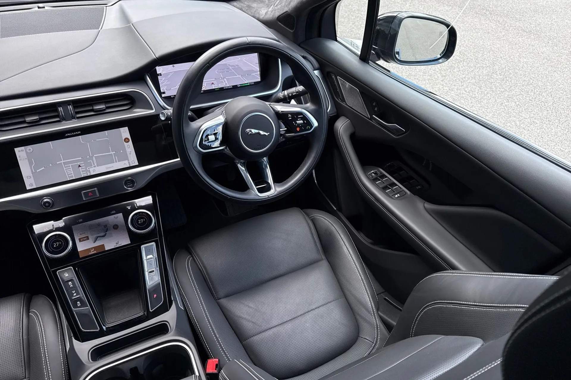 Jaguar I-PACE thumbnail image number 26