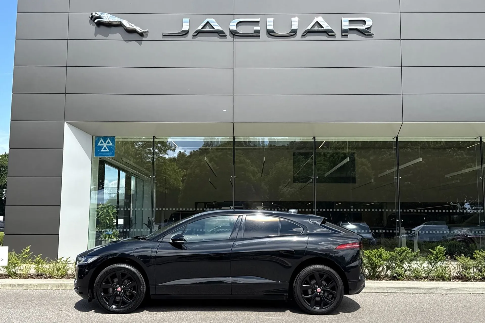 Jaguar I-PACE thumbnail image number 6