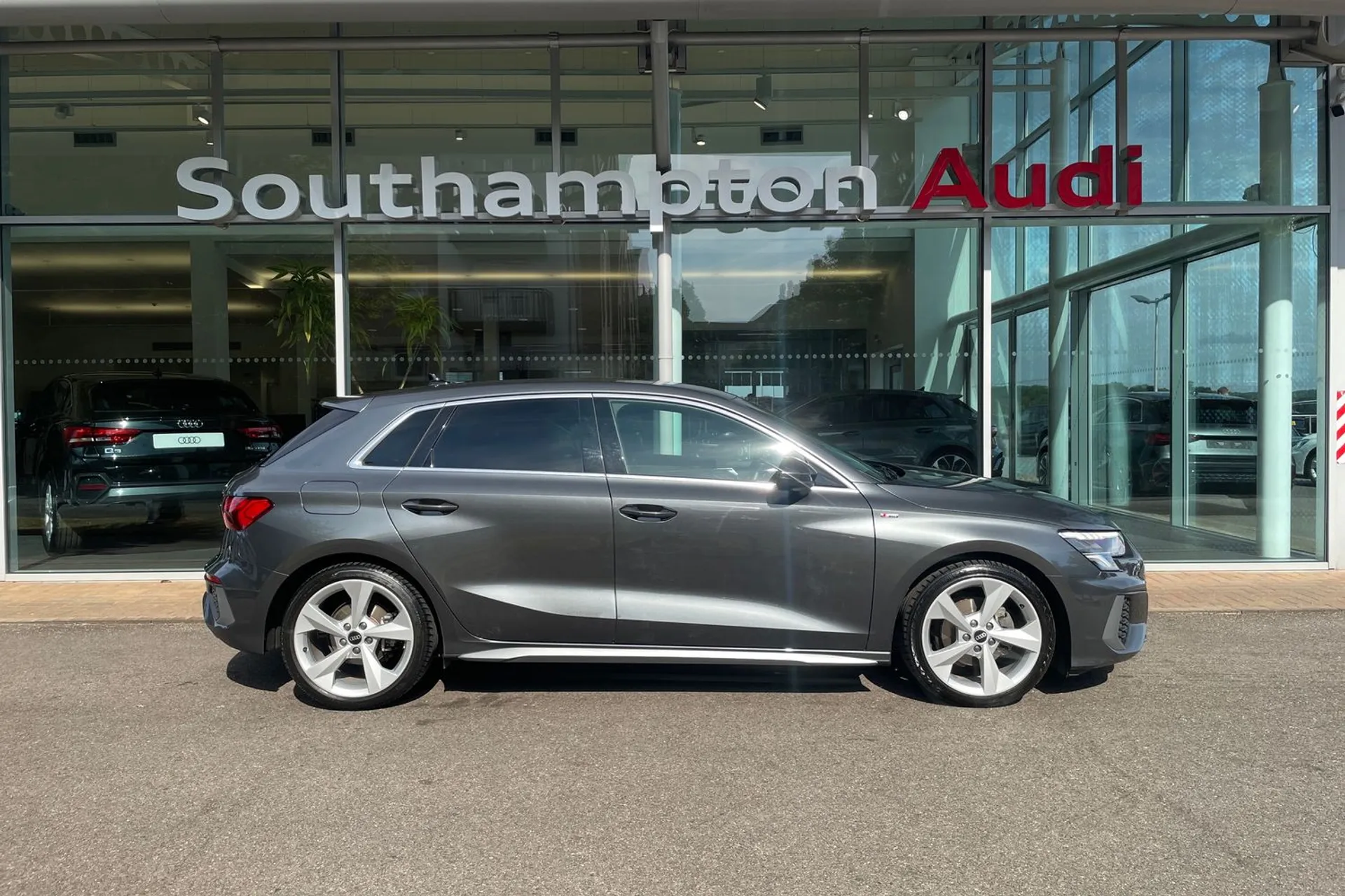 Audi A3 thumbnail image number 2