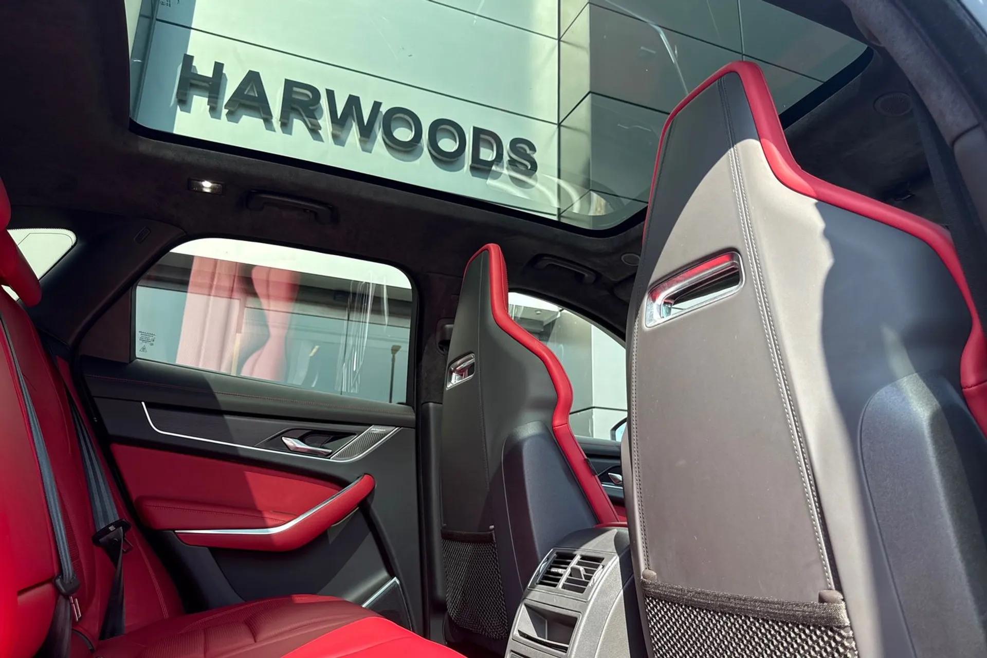 Jaguar F-PACE thumbnail image number 40