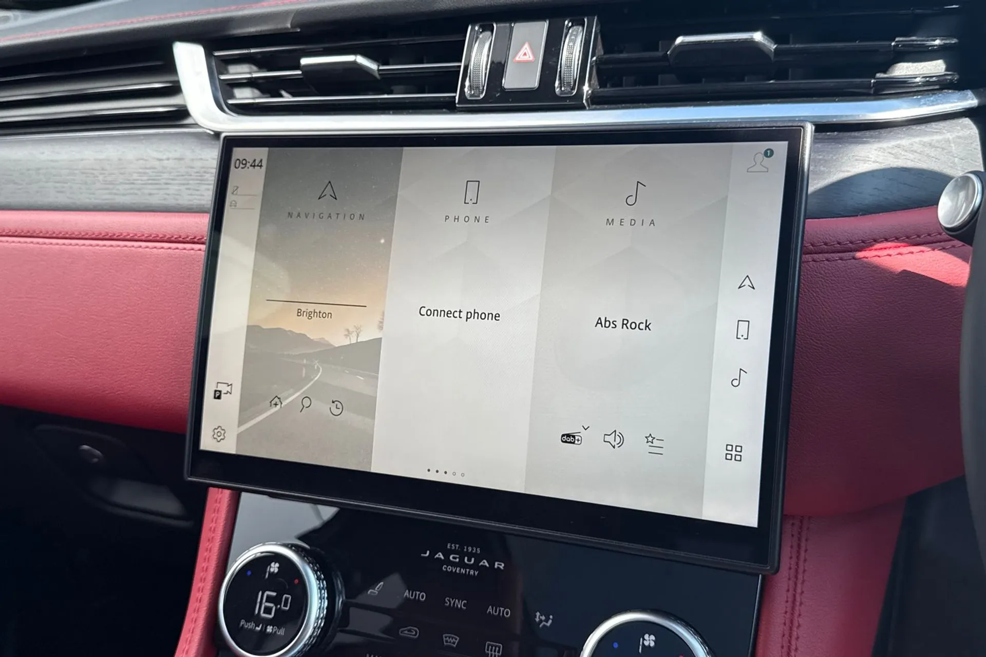 Jaguar F-PACE thumbnail image number 63