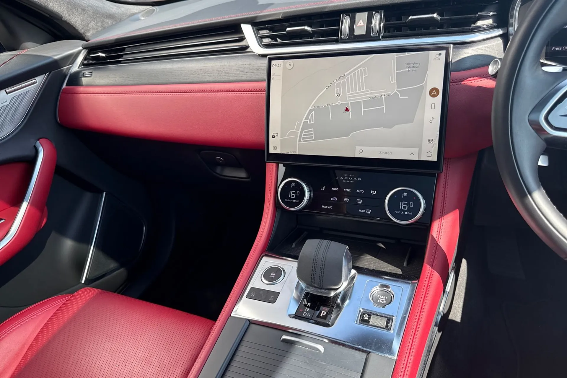 Jaguar F-PACE thumbnail image number 53