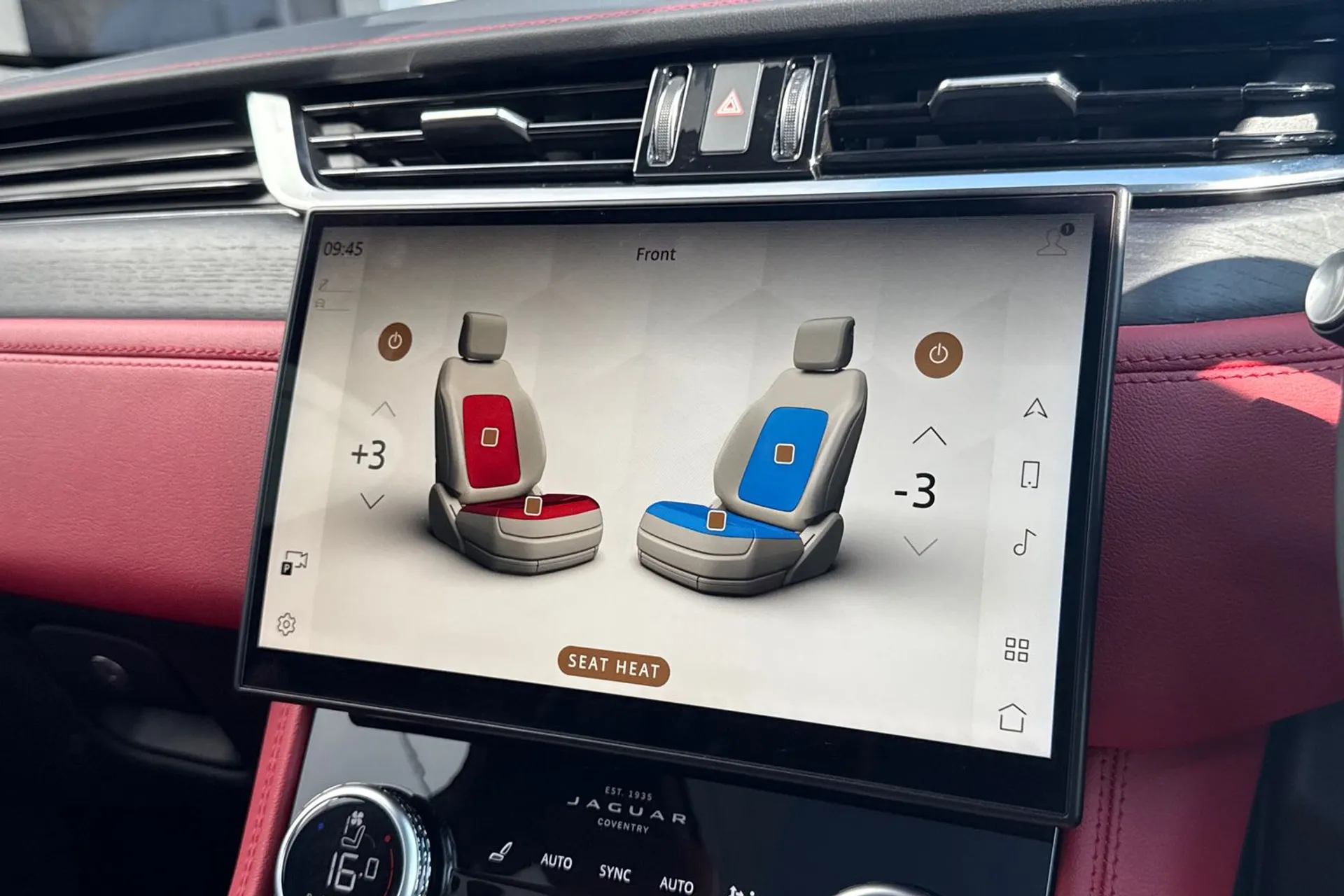 Jaguar F-PACE thumbnail image number 19