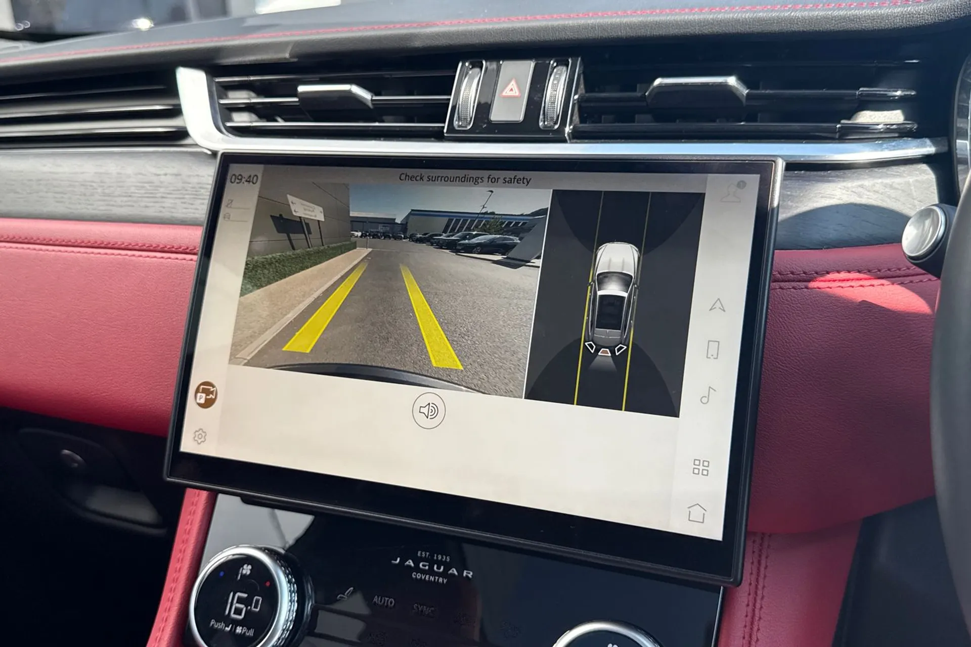Jaguar F-PACE thumbnail image number 5