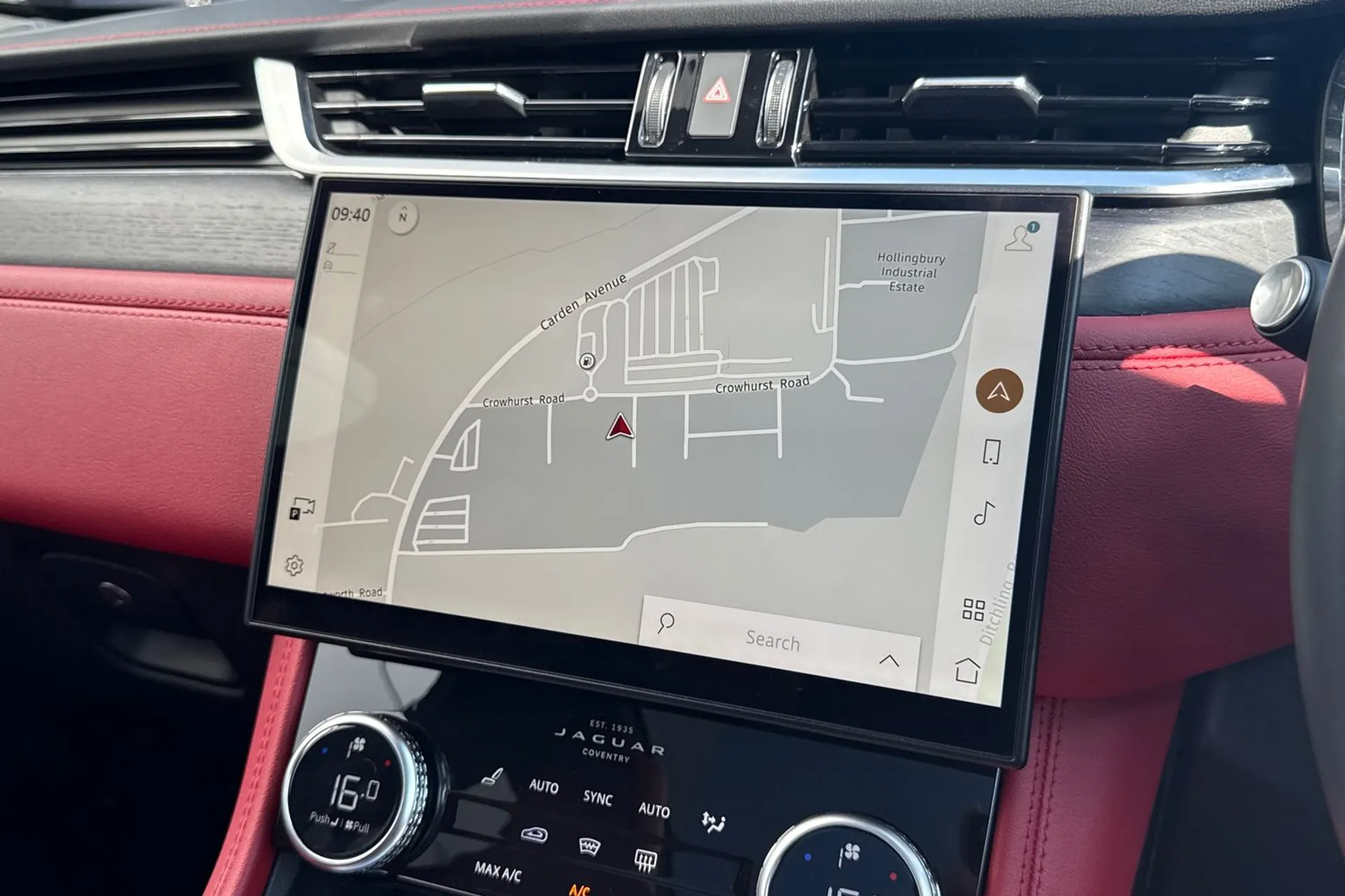 Jaguar F-PACE thumbnail image number 6
