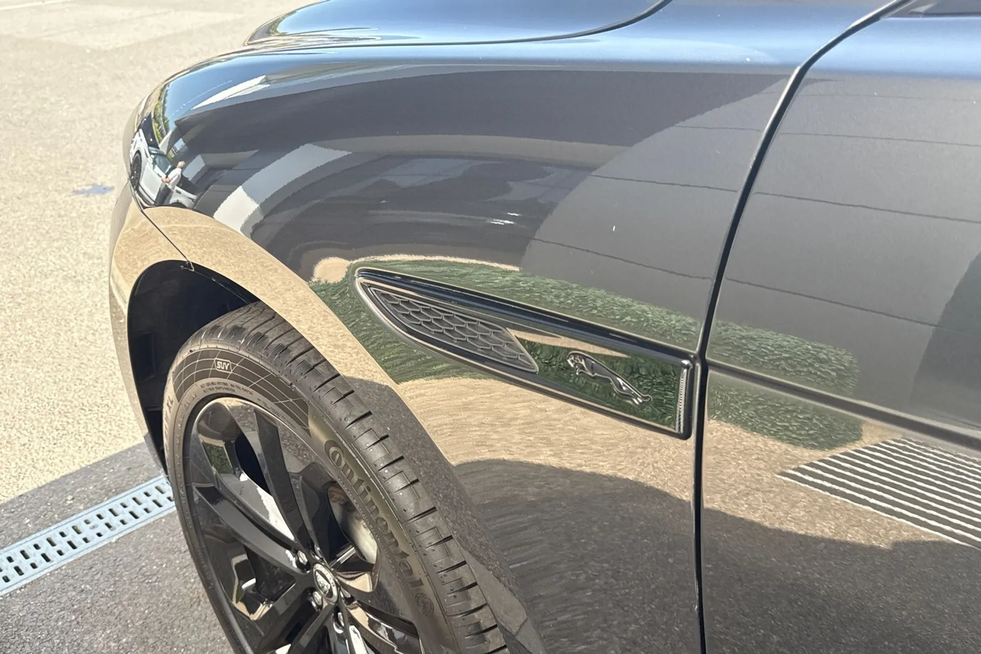 Jaguar F-PACE thumbnail image number 27
