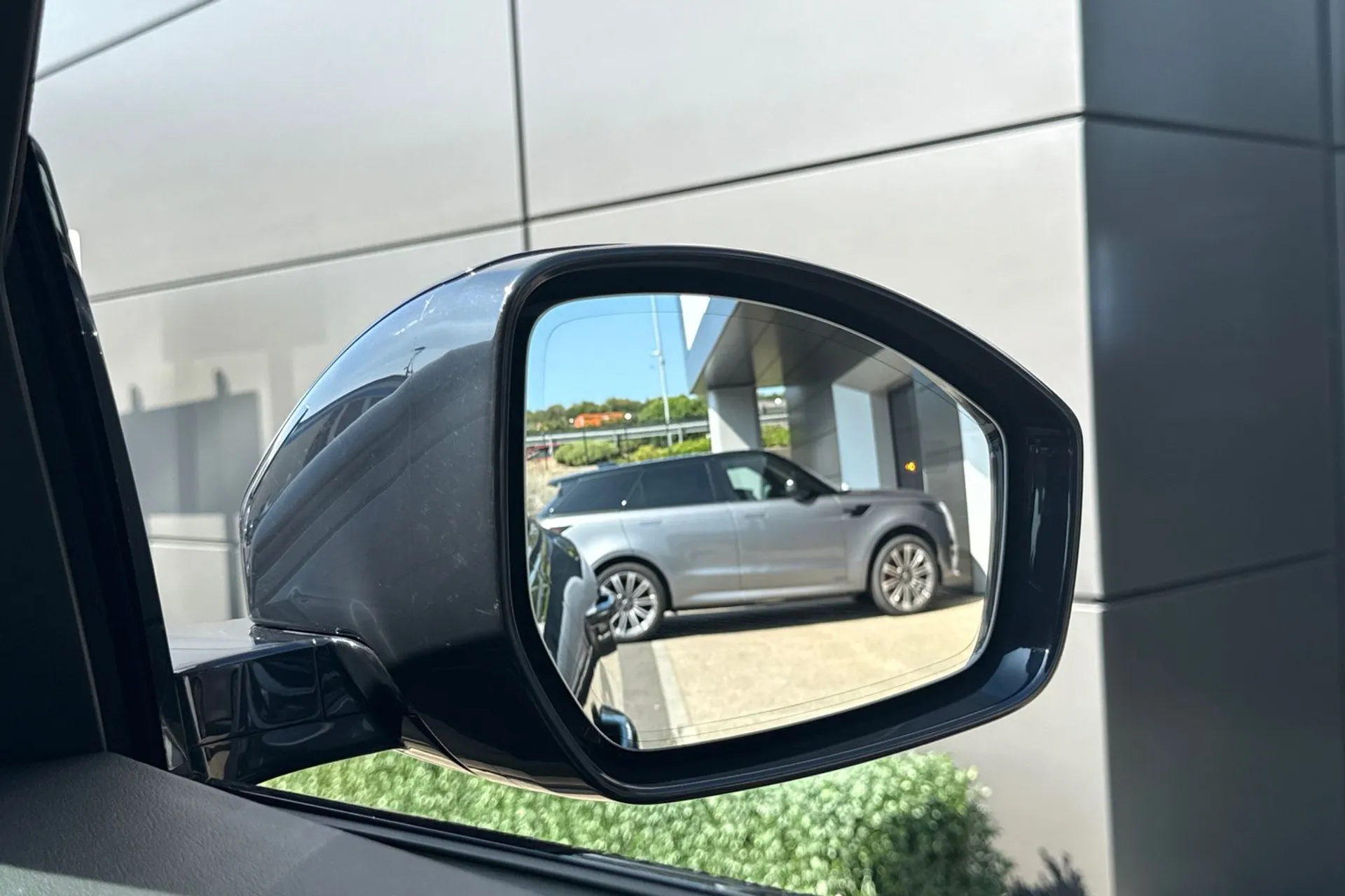 Jaguar F-PACE thumbnail image number 9
