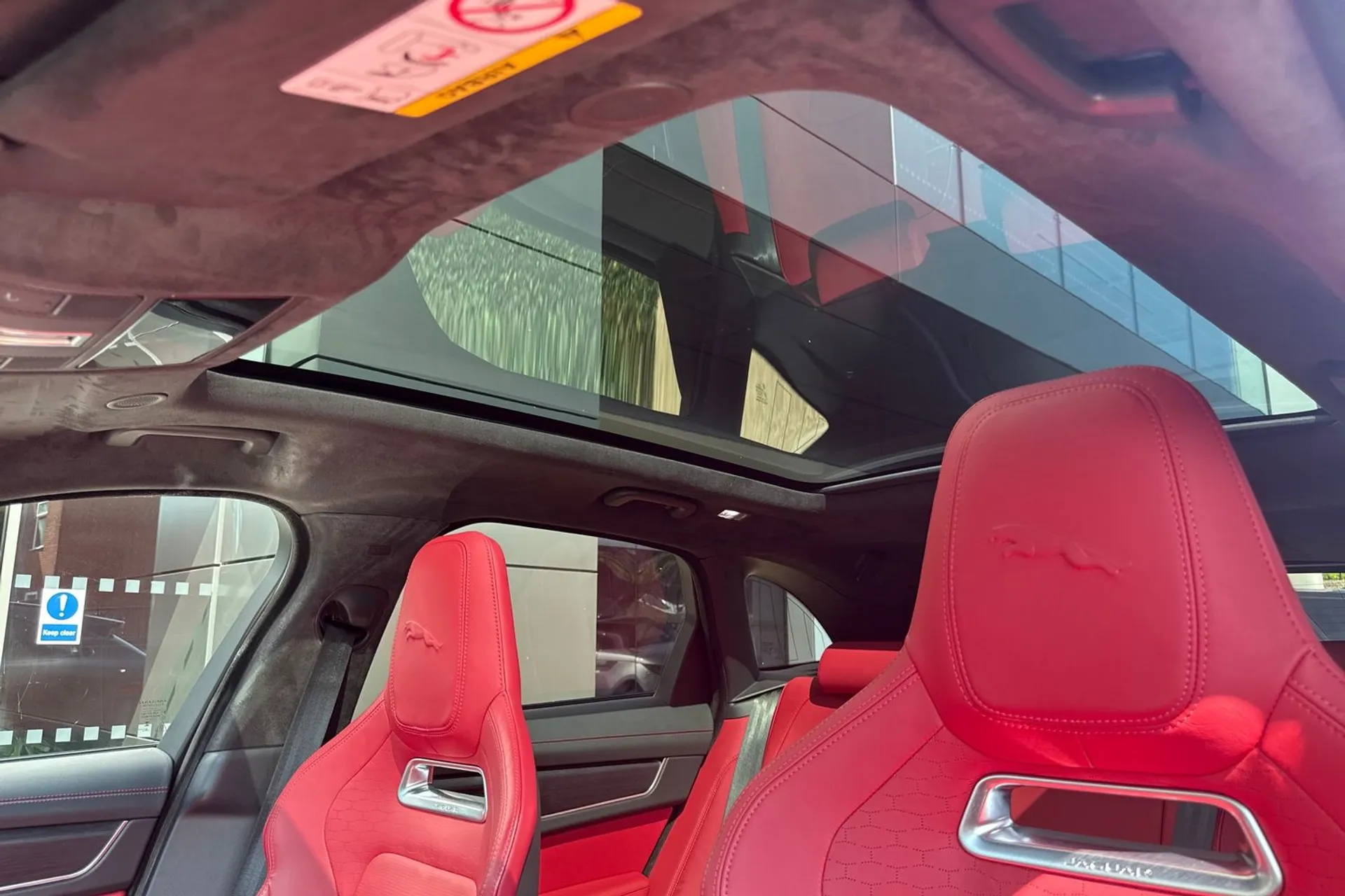 Jaguar F-PACE thumbnail image number 46