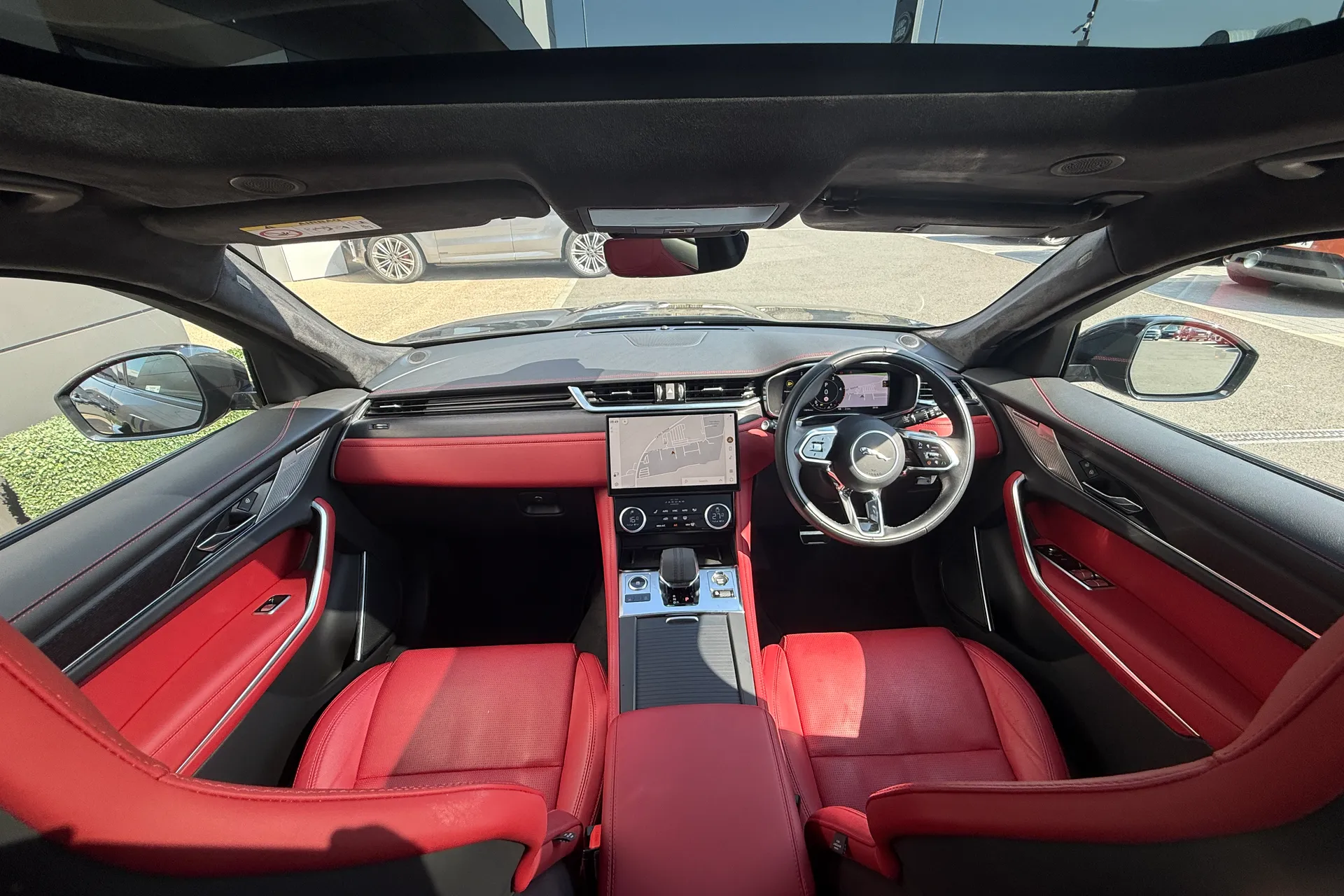 Jaguar F-PACE thumbnail image number 3