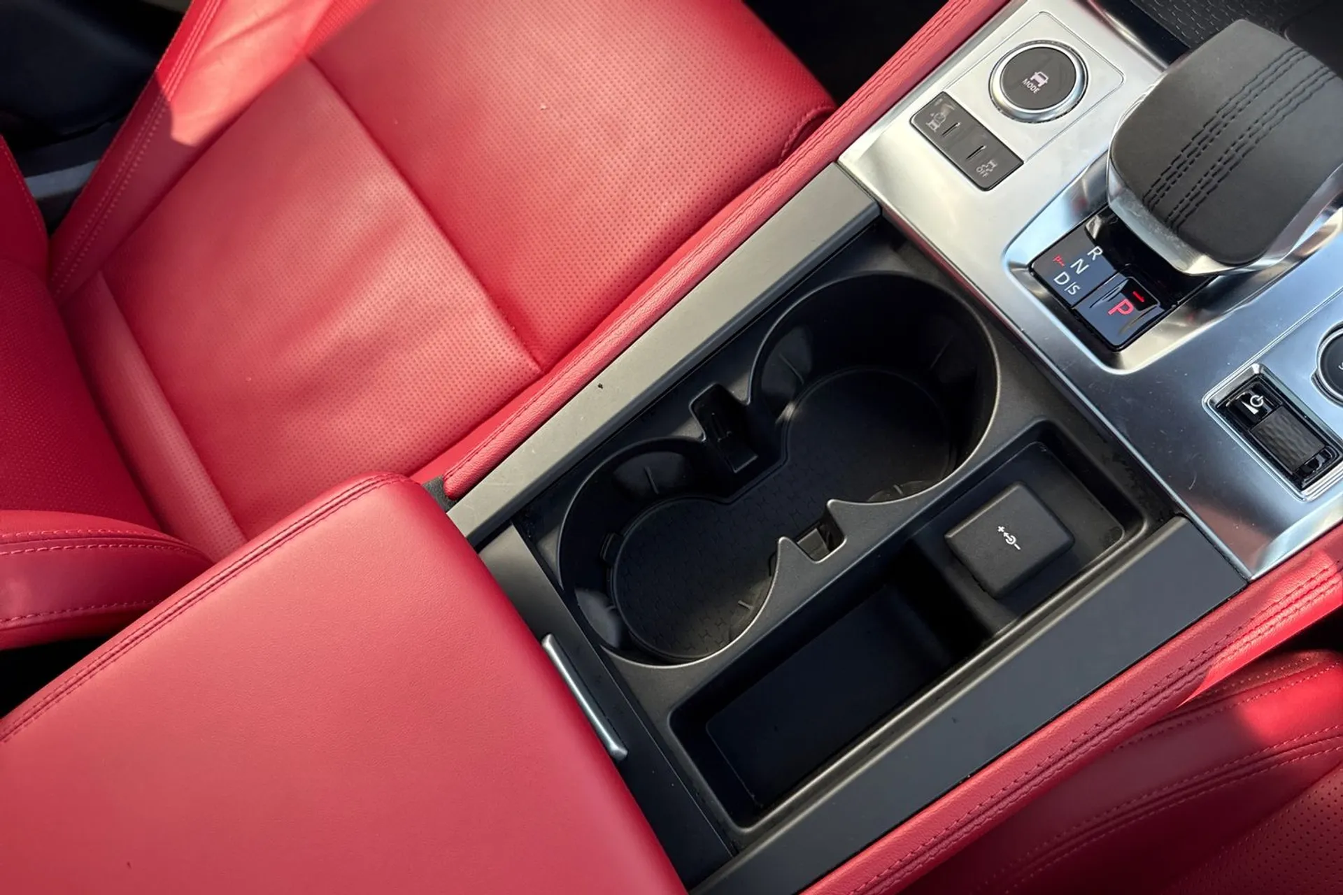 Jaguar F-PACE thumbnail image number 54