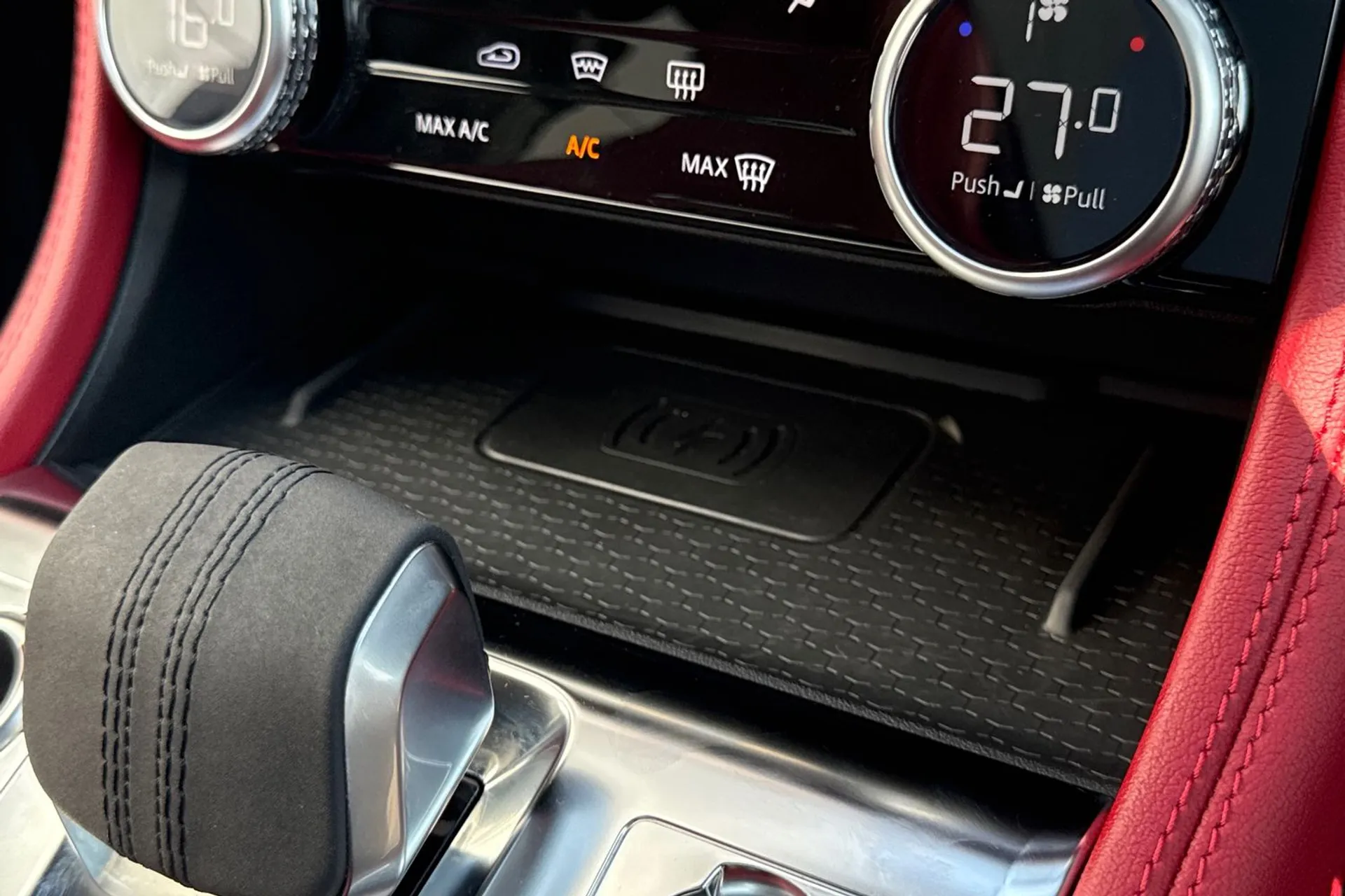 Jaguar F-PACE thumbnail image number 55
