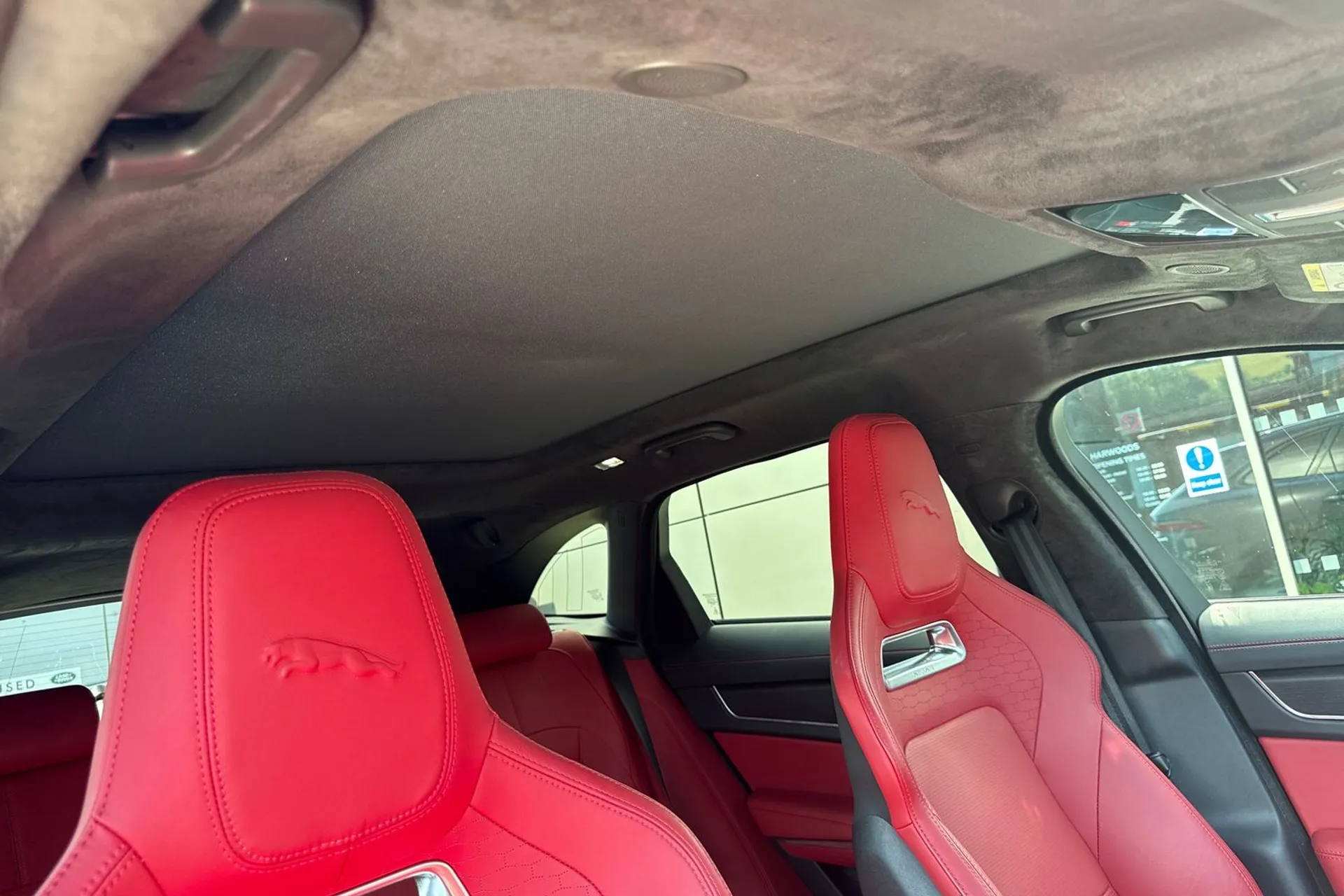 Jaguar F-PACE thumbnail image number 13