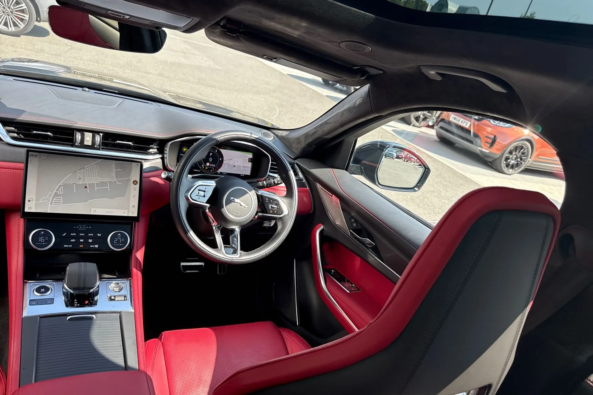Jaguar F-PACE thumbnail image number 49