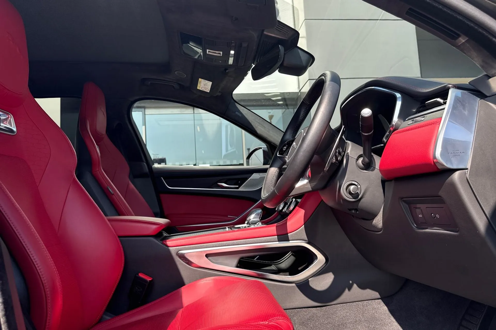 Jaguar F-PACE thumbnail image number 18