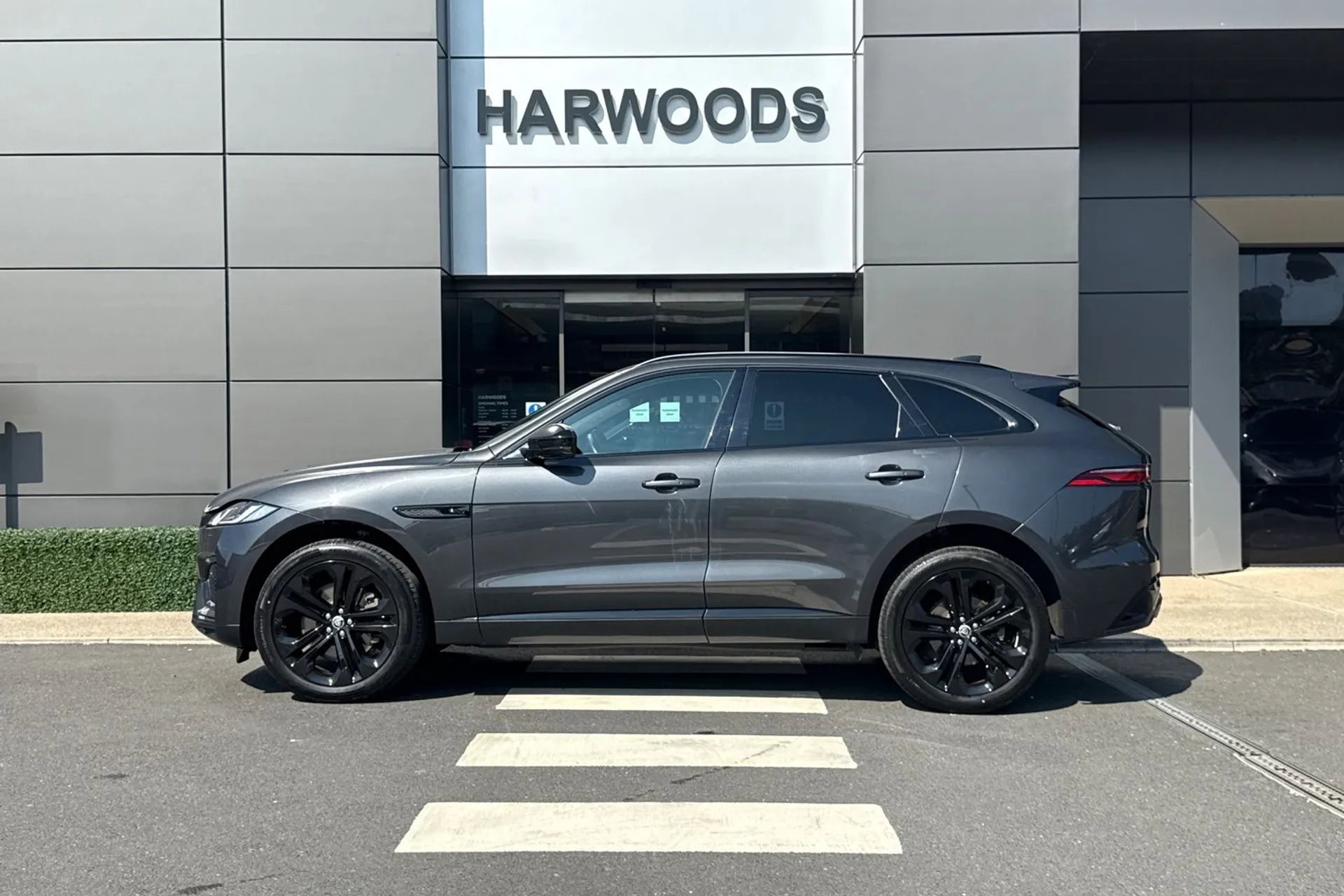 Jaguar F-PACE thumbnail image number 12