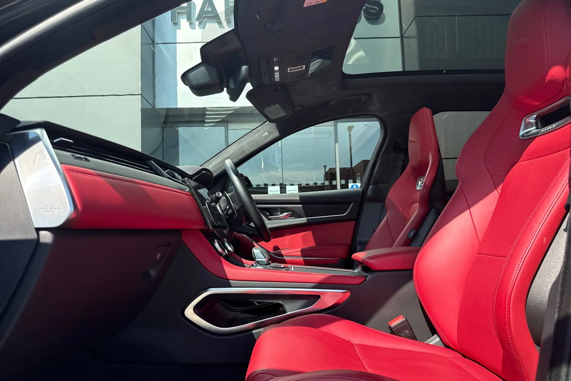 Jaguar F-PACE thumbnail image number 45