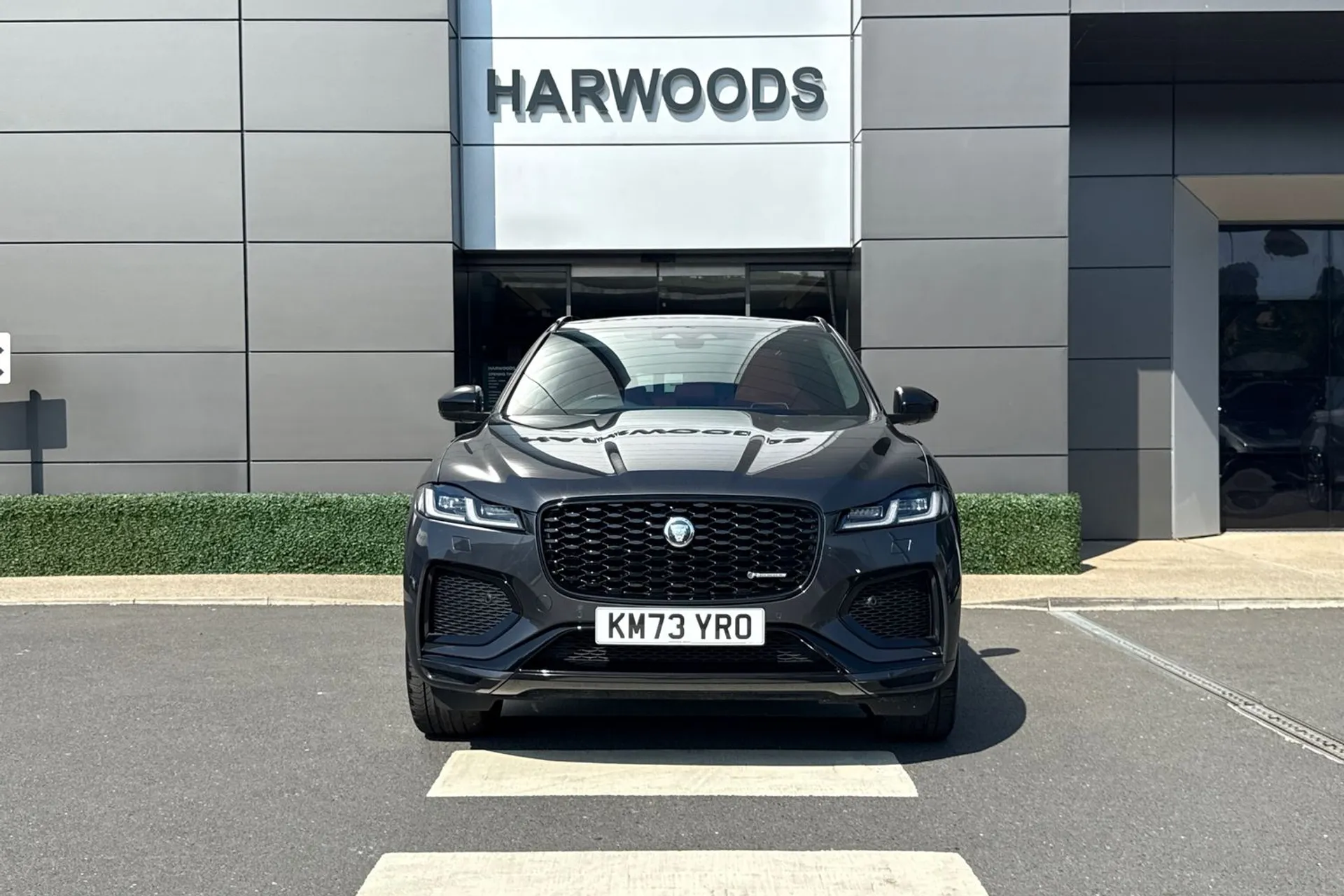 Jaguar F-PACE thumbnail image number 16