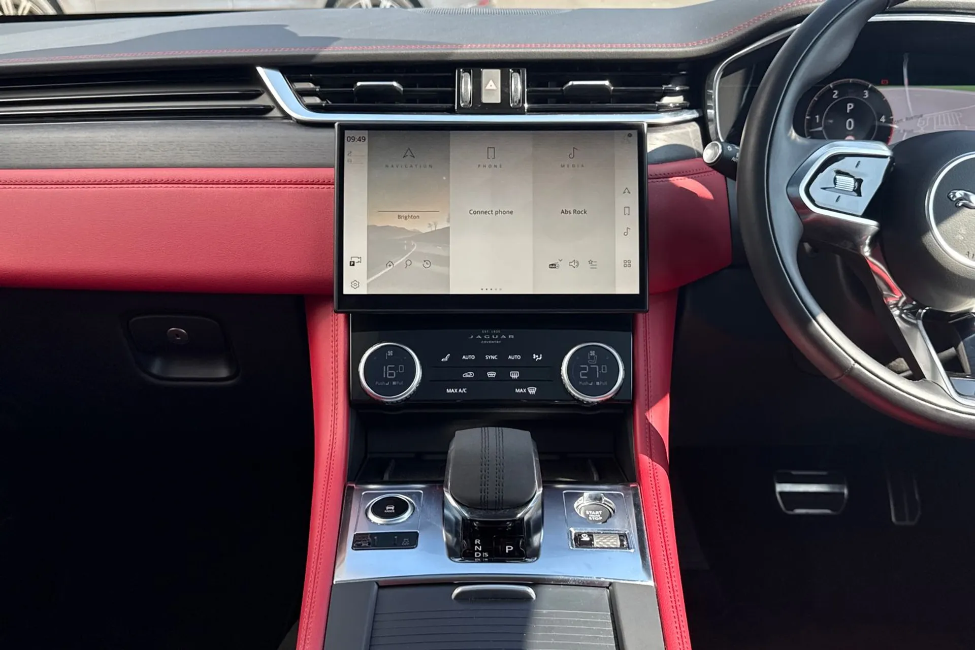 Jaguar F-PACE thumbnail image number 52