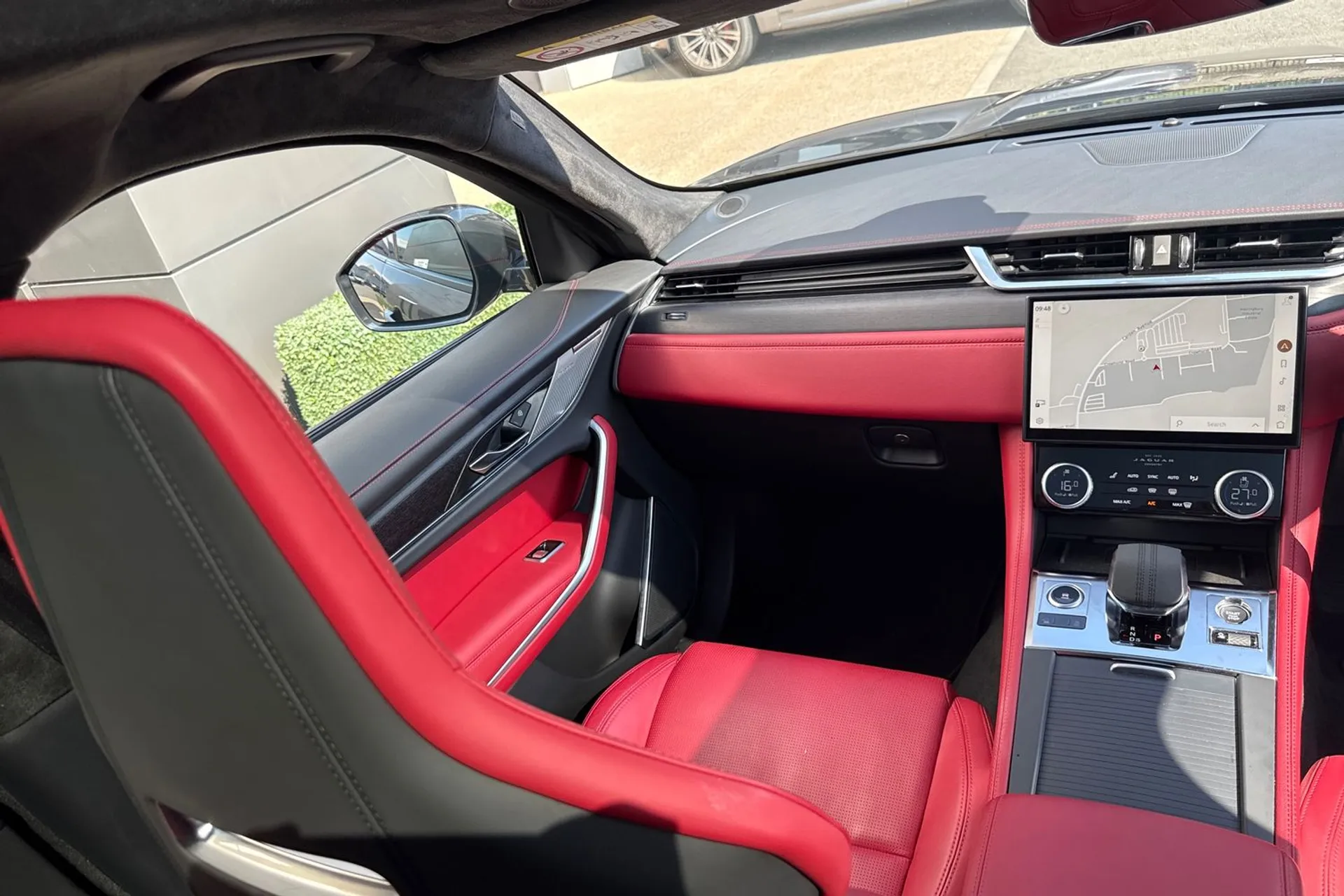 Jaguar F-PACE thumbnail image number 48