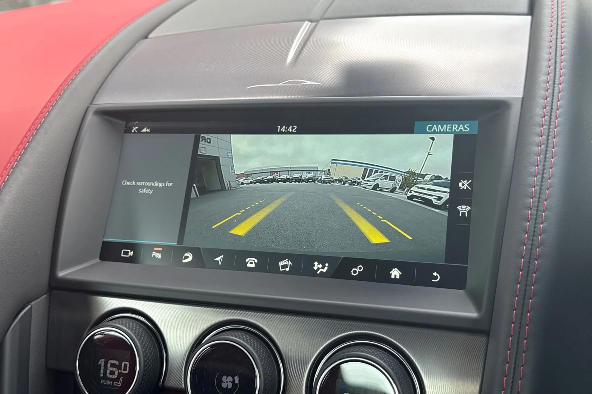 Jaguar F-TYPE thumbnail image number 5