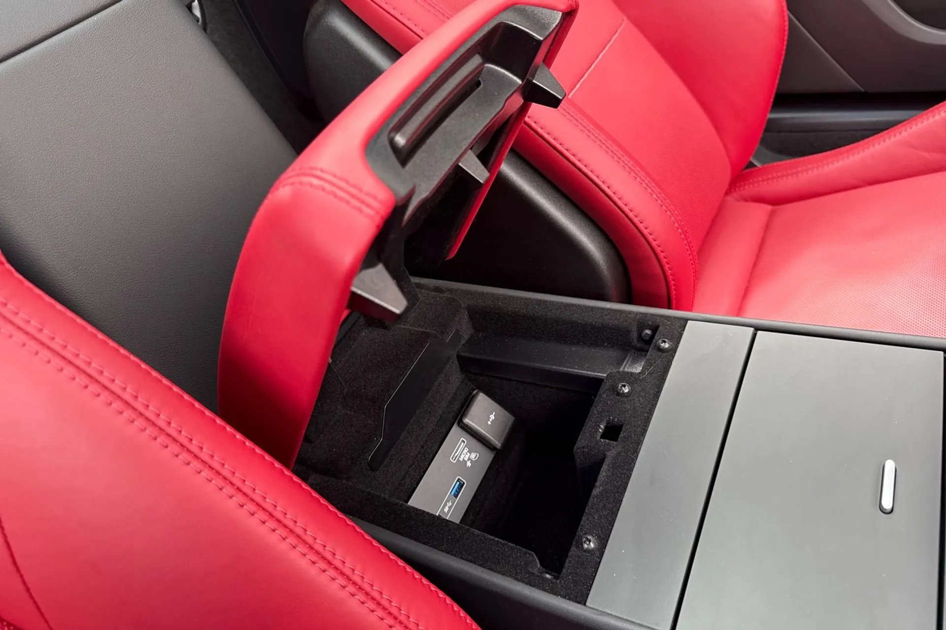Jaguar F-TYPE thumbnail image number 33