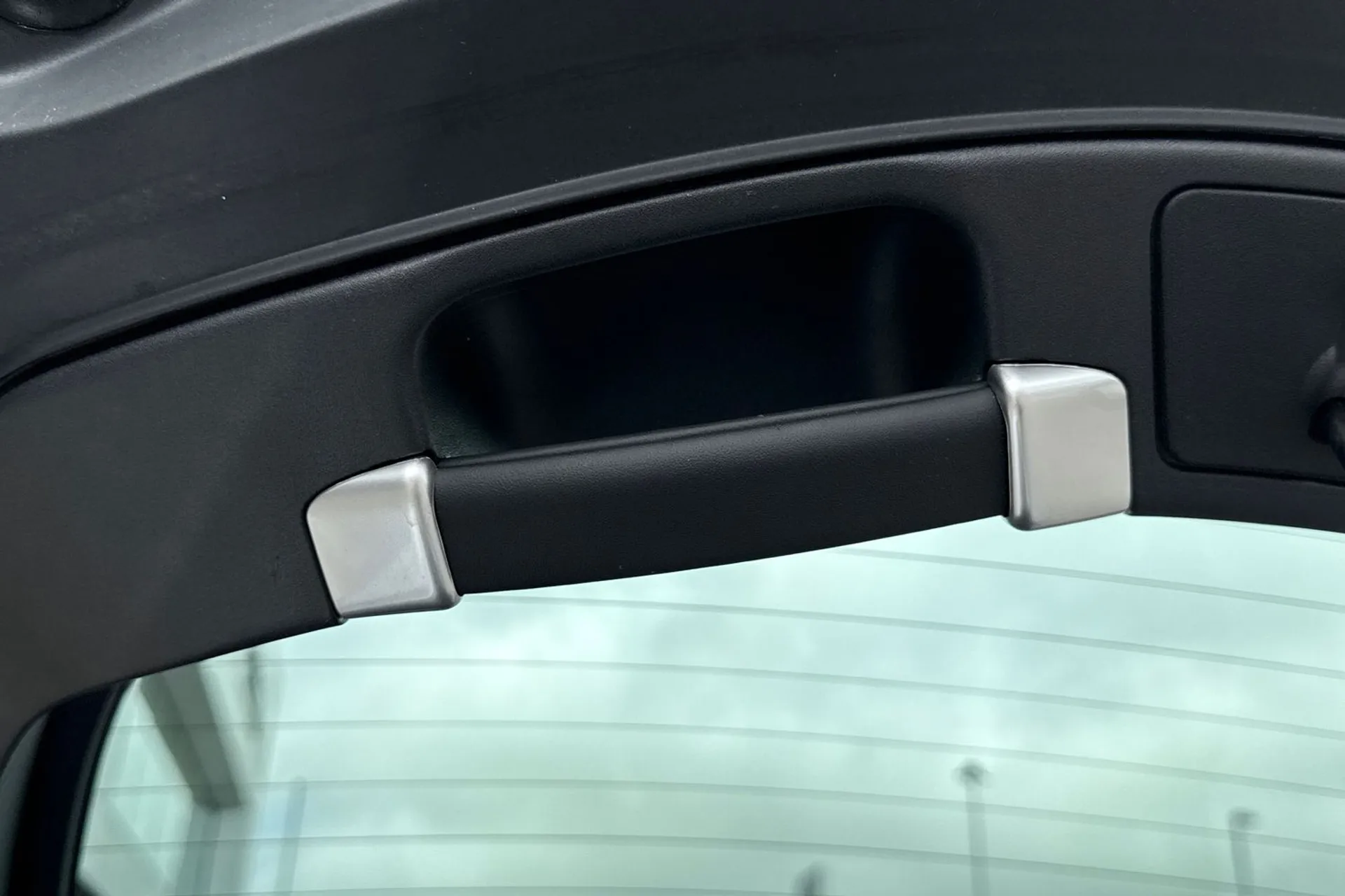 Jaguar F-TYPE thumbnail image number 43