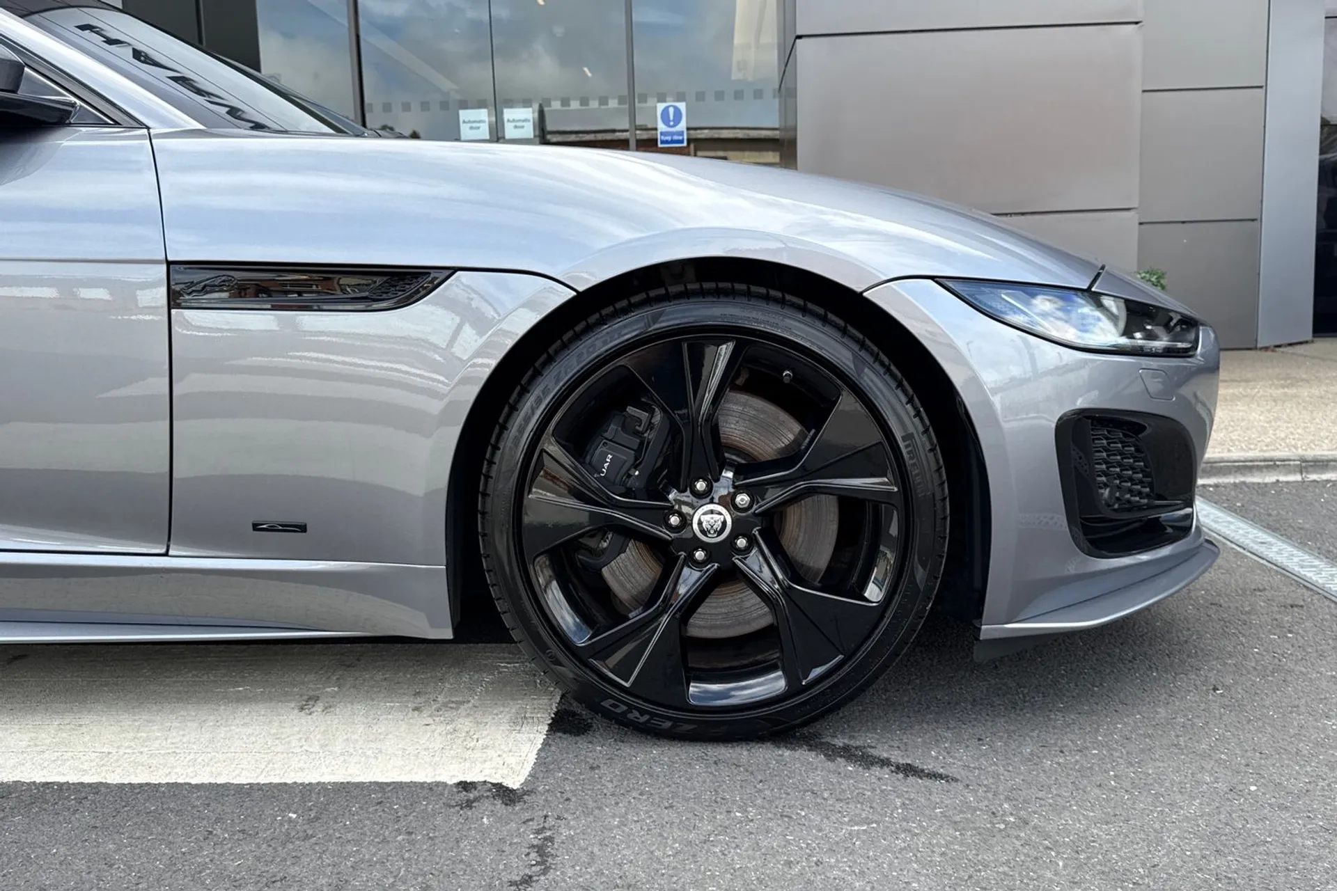Jaguar F-TYPE thumbnail image number 27