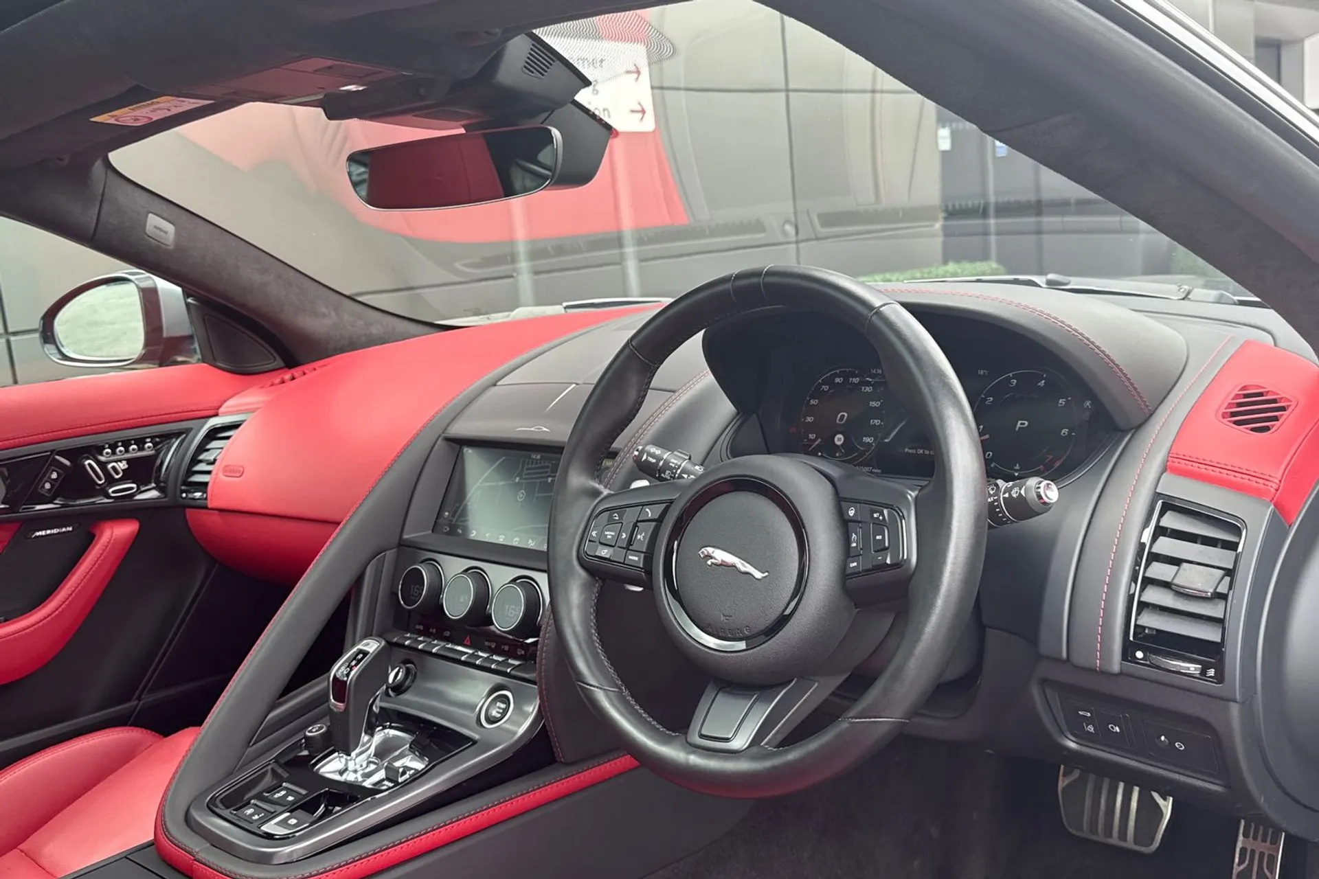 Jaguar F-TYPE thumbnail image number 16