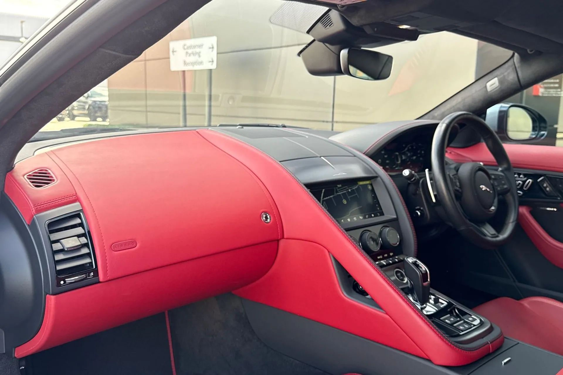 Jaguar F-TYPE thumbnail image number 34