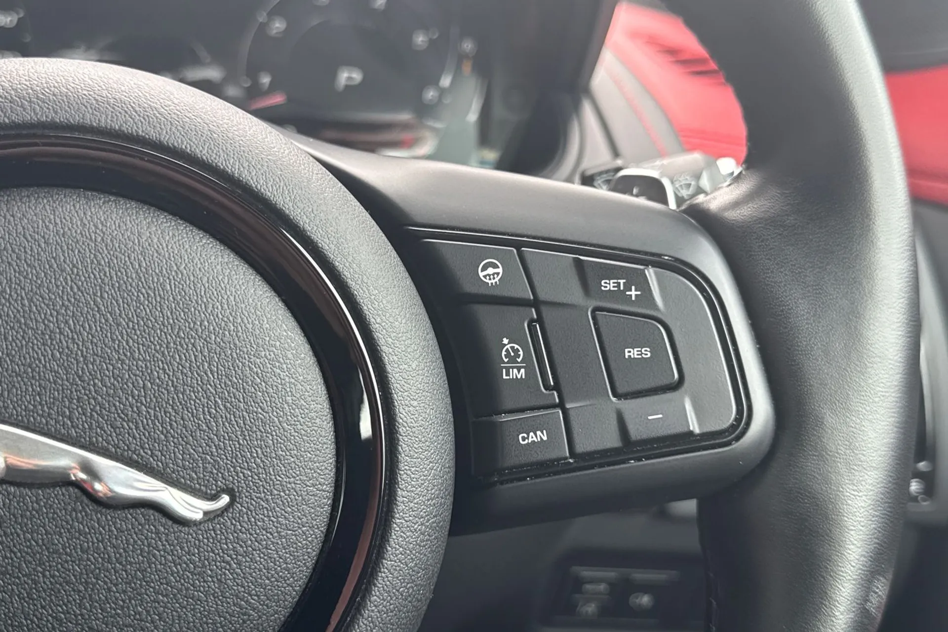 Jaguar F-TYPE thumbnail image number 57