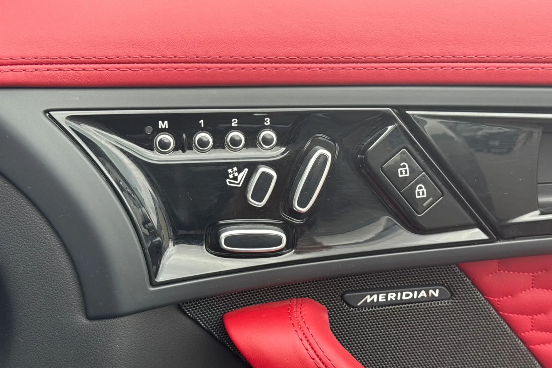 Jaguar F-TYPE thumbnail image number 21