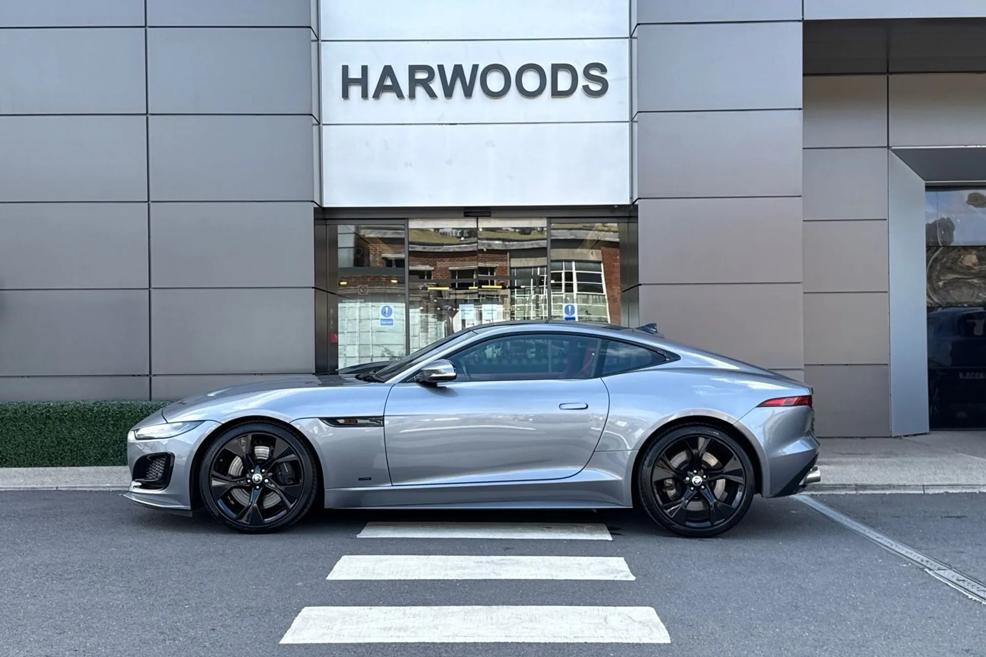 Jaguar F-TYPE thumbnail image number 12