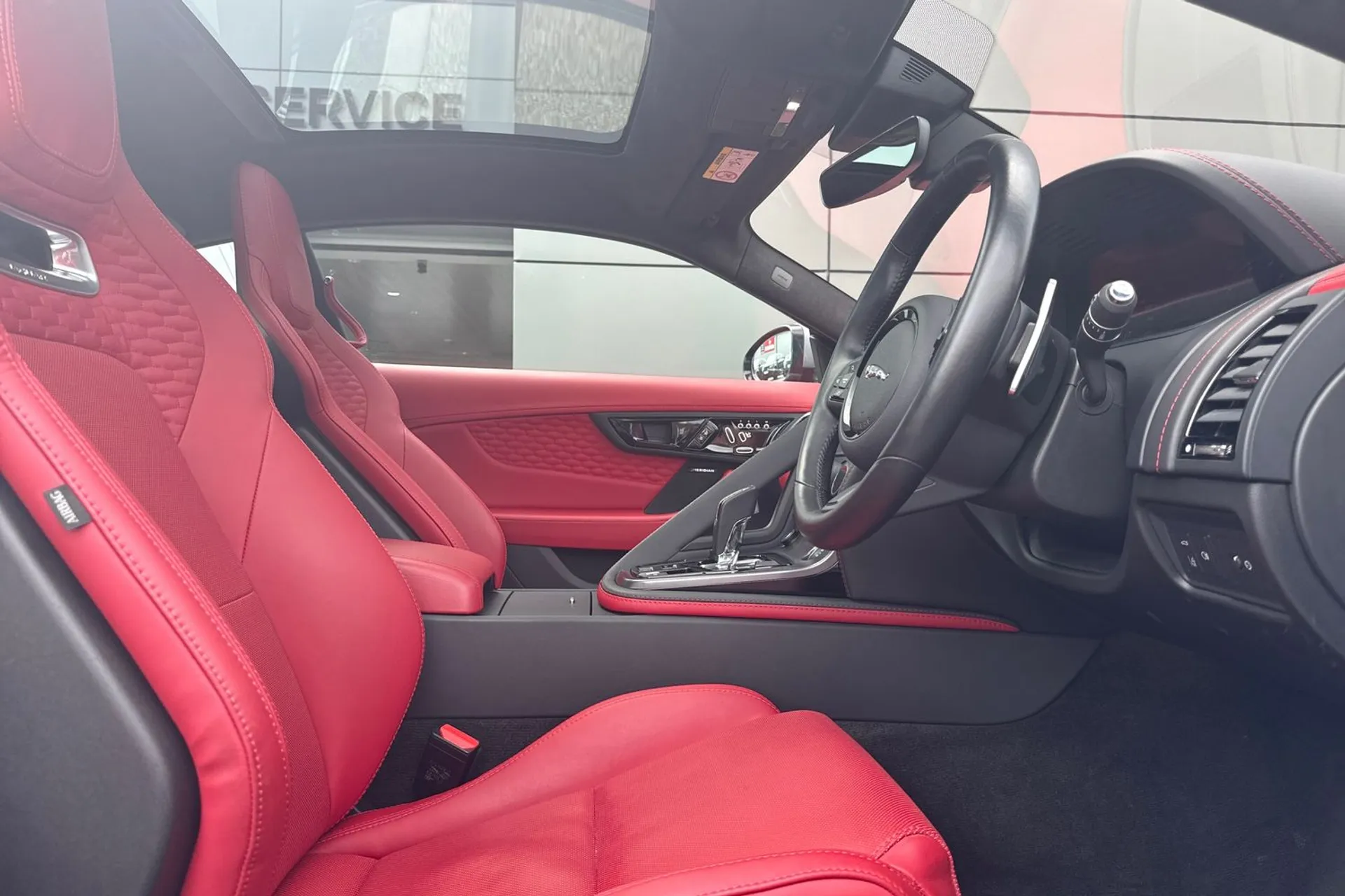 Jaguar F-TYPE thumbnail image number 17