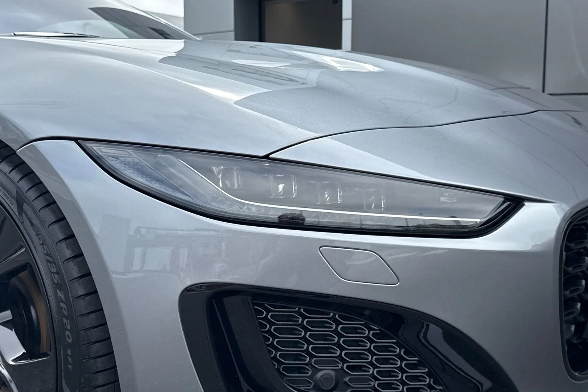 Jaguar F-TYPE thumbnail image number 30