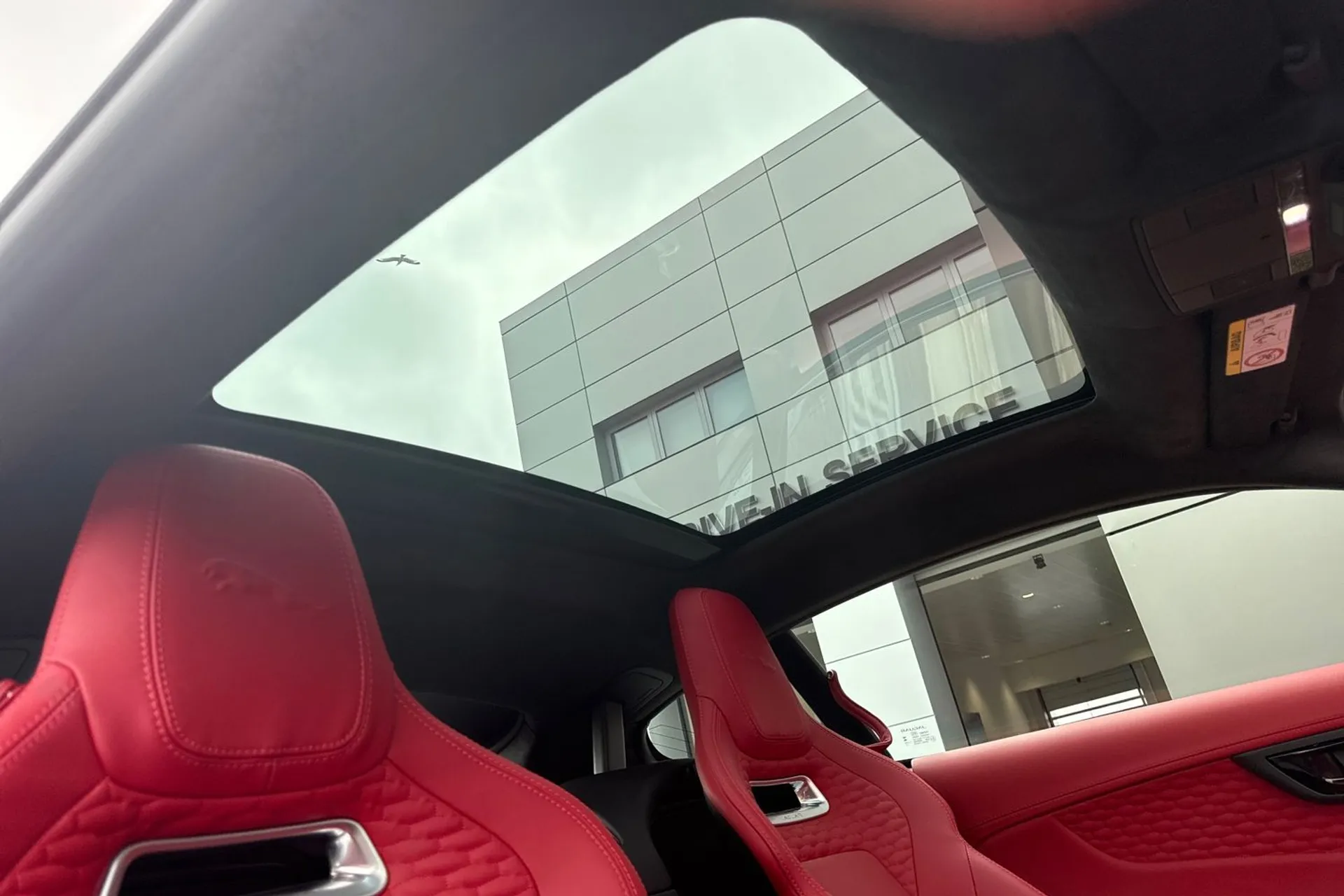 Jaguar F-TYPE thumbnail image number 10
