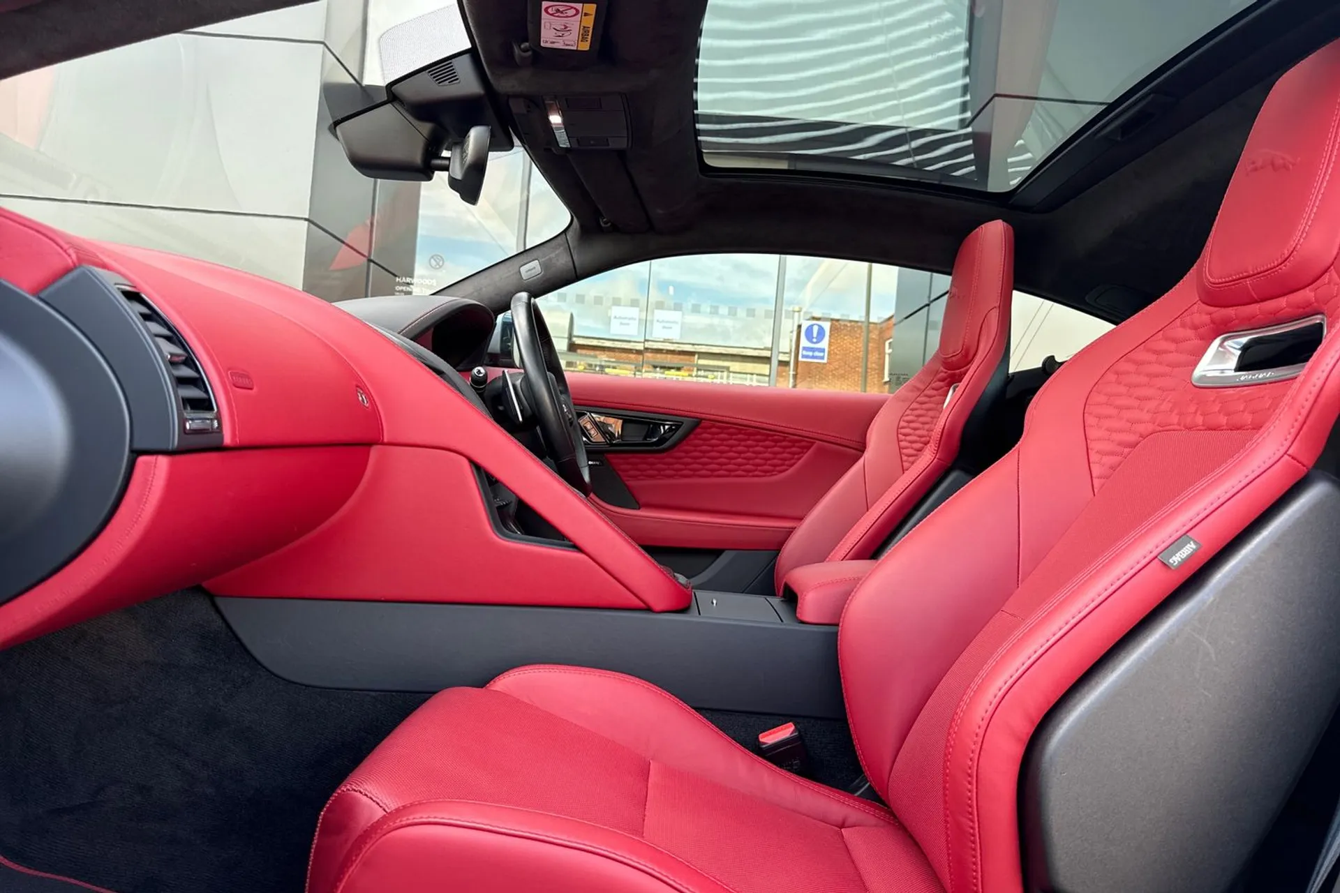 Jaguar F-TYPE thumbnail image number 35