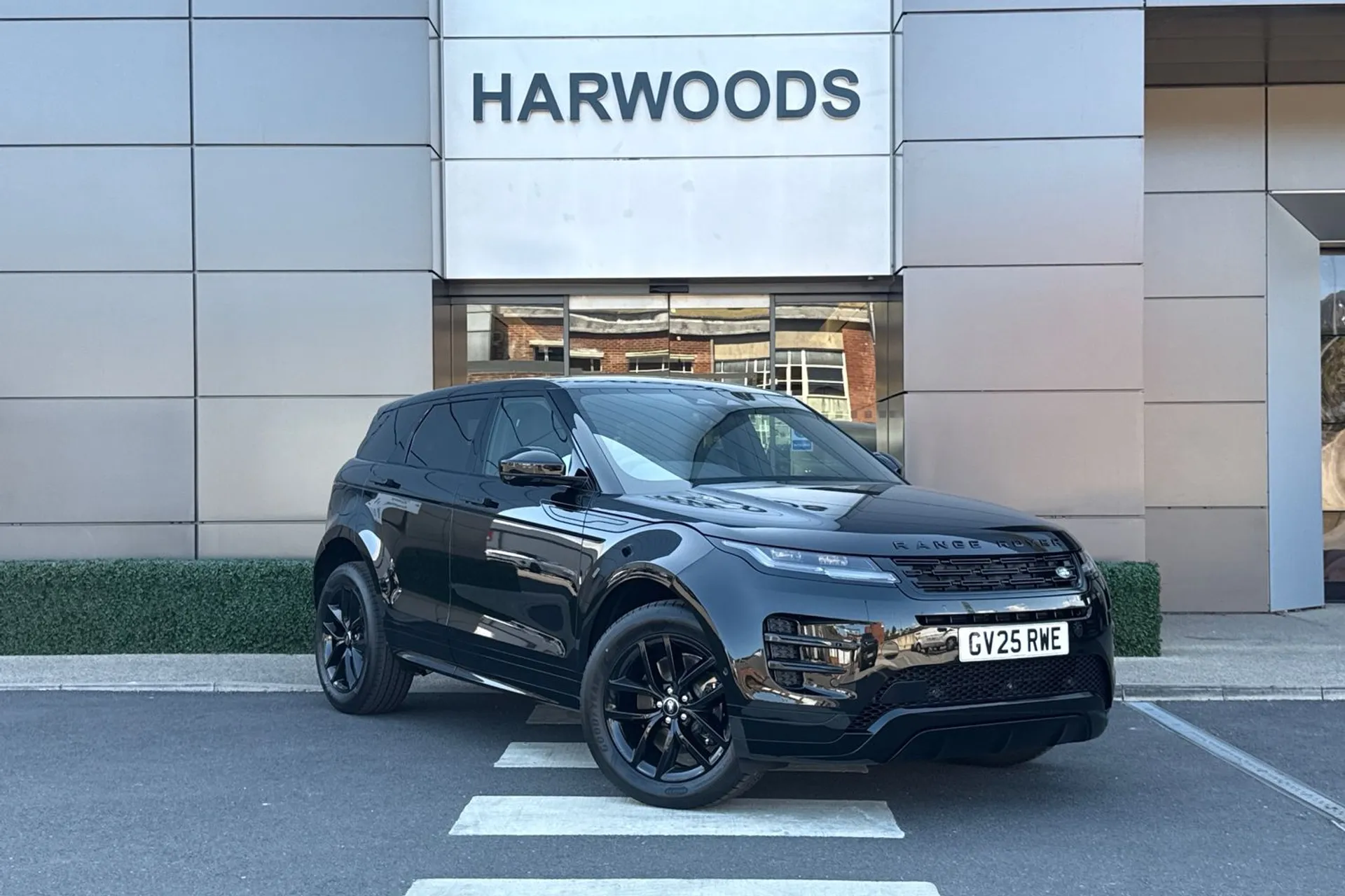 LAND ROVER RANGE ROVER EVOQUE focused image