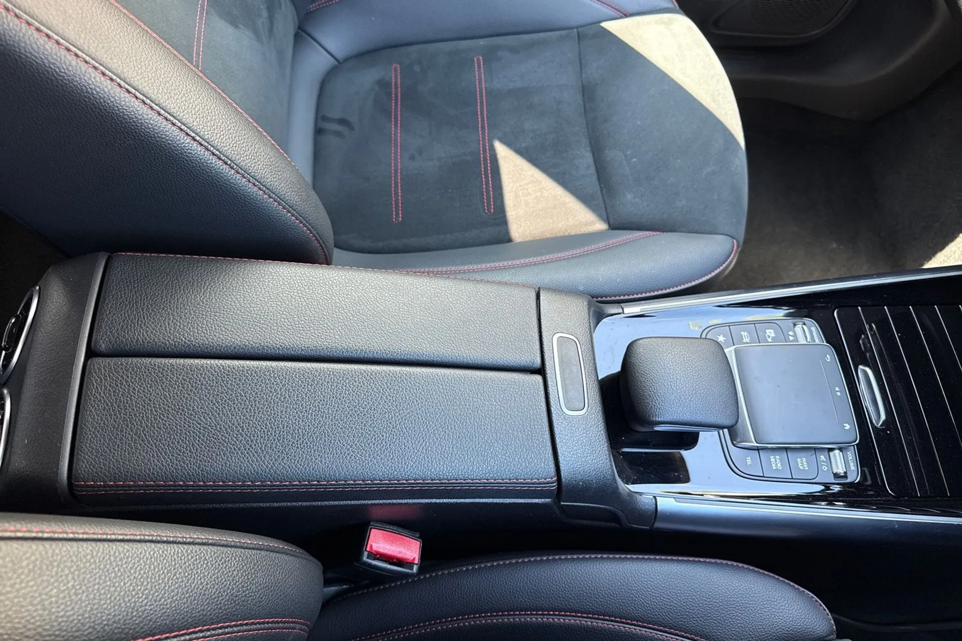 MERCEDES-BENZ GLA thumbnail image number 42