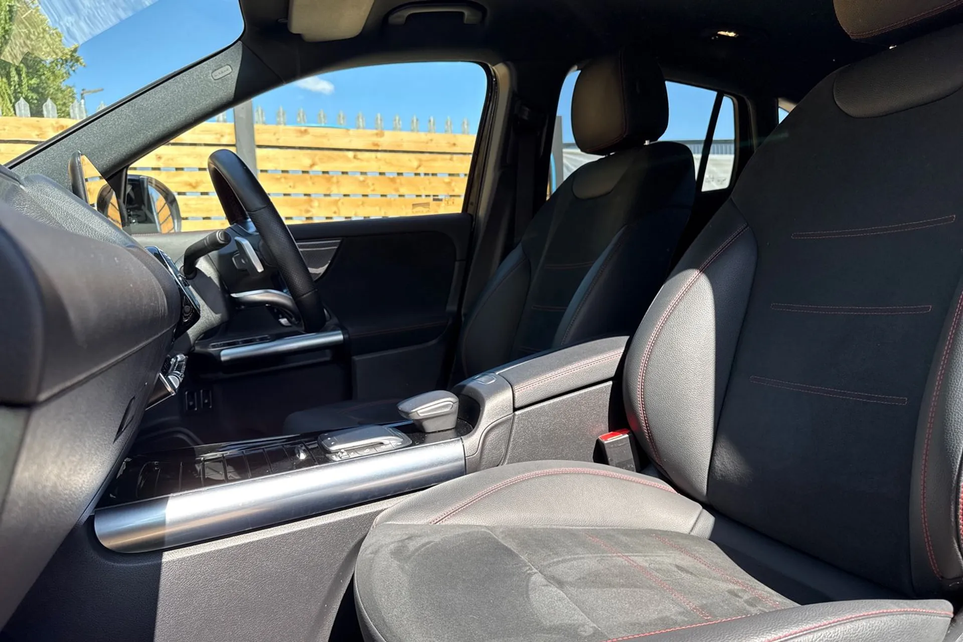 MERCEDES-BENZ GLA thumbnail image number 30