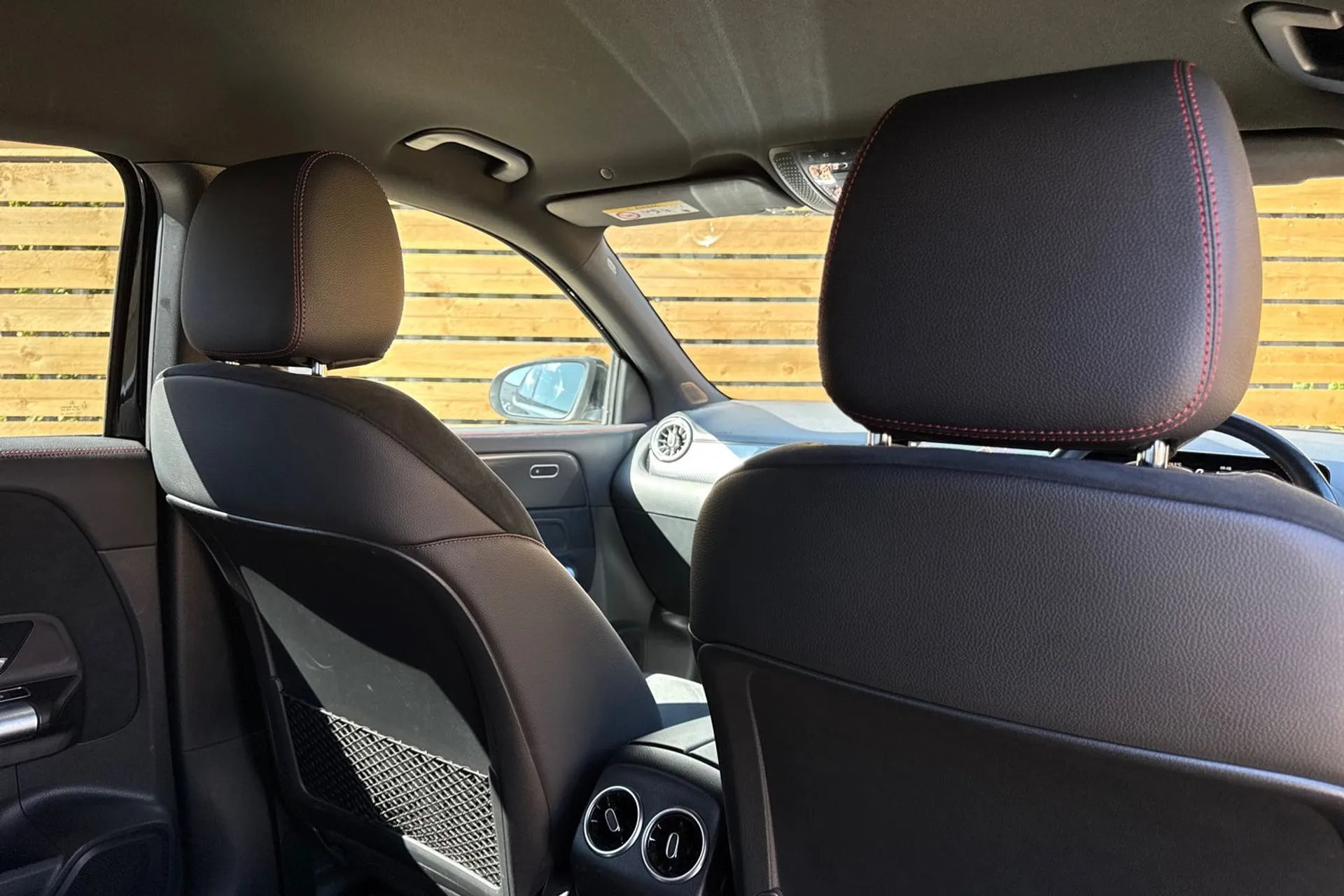 MERCEDES-BENZ GLA thumbnail image number 25