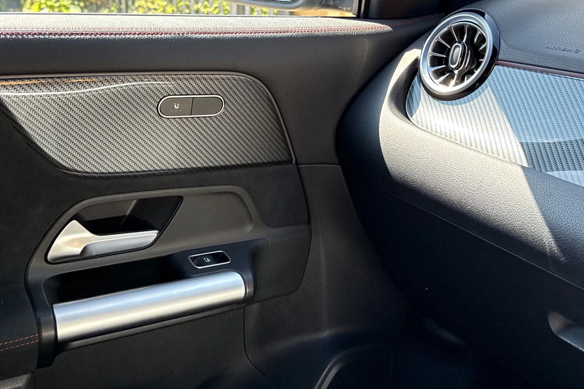 MERCEDES-BENZ GLA thumbnail image number 49