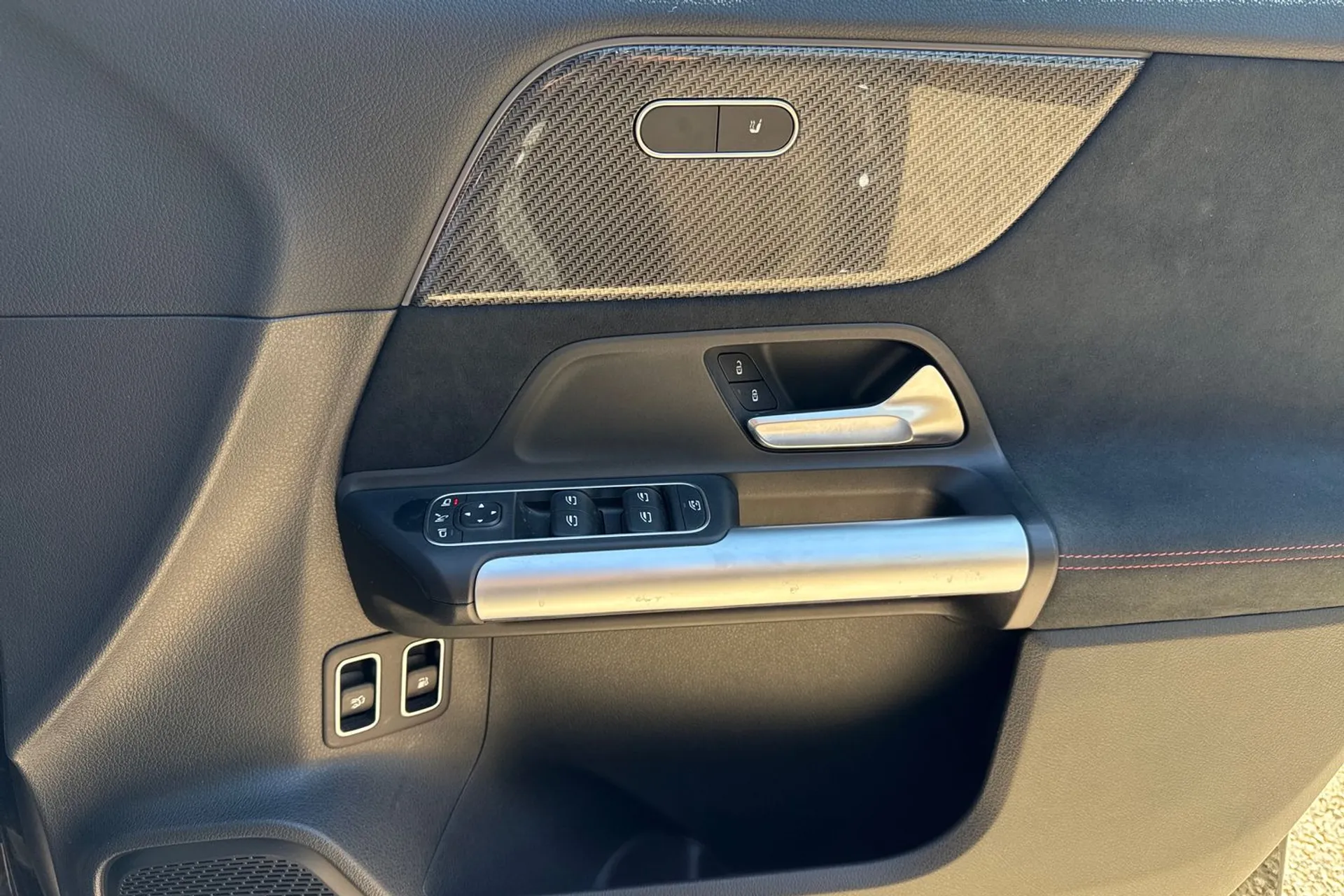 MERCEDES-BENZ GLA thumbnail image number 41