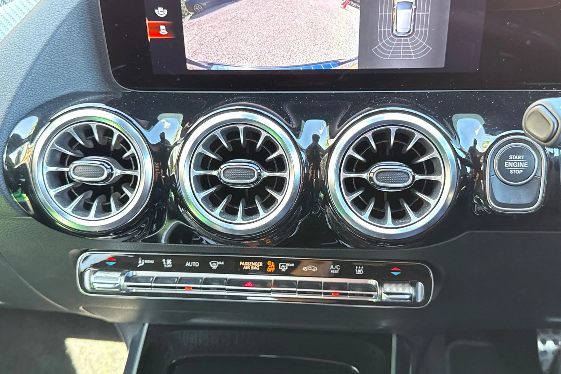MERCEDES-BENZ GLA thumbnail image number 40