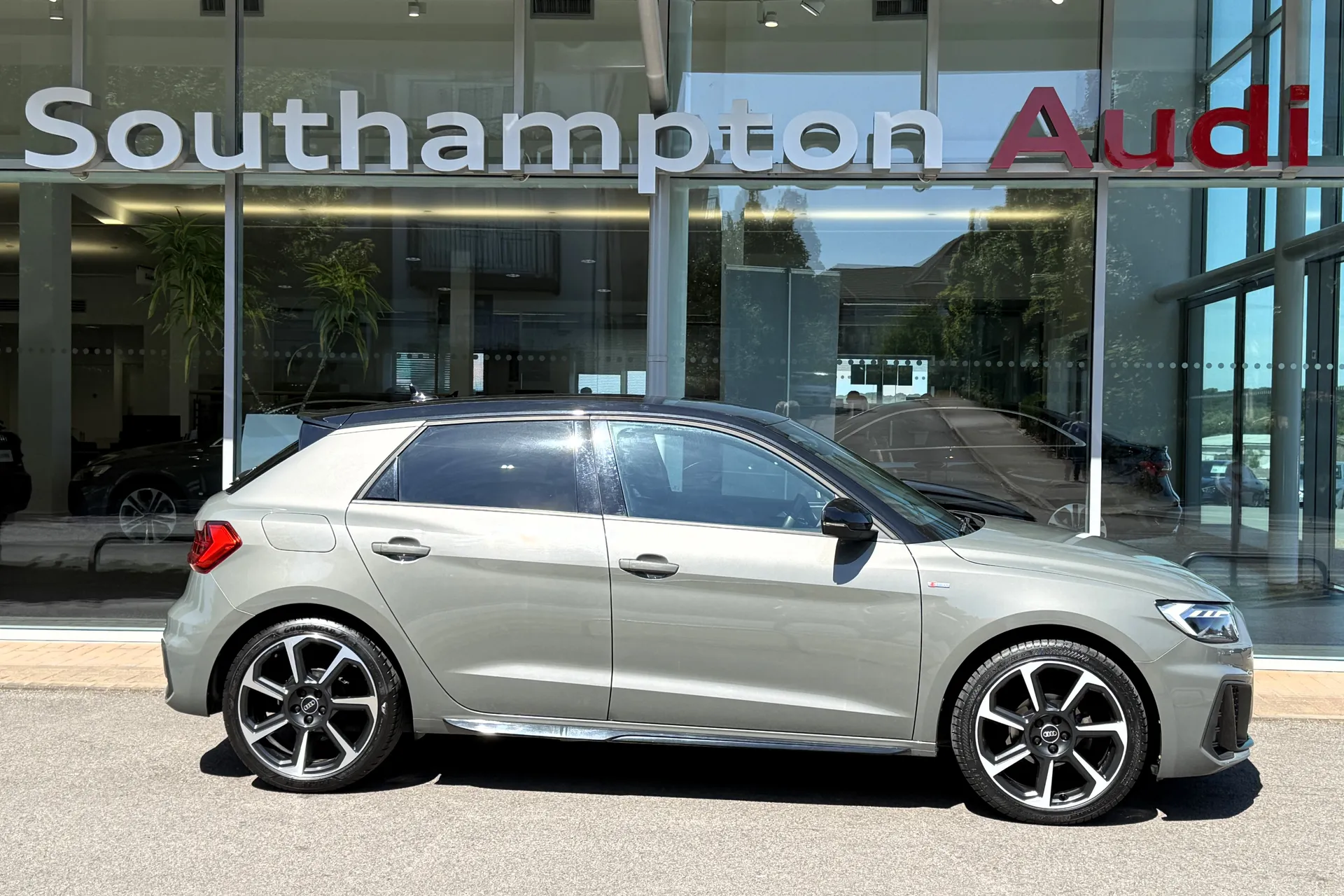 Audi A1 thumbnail image number 2