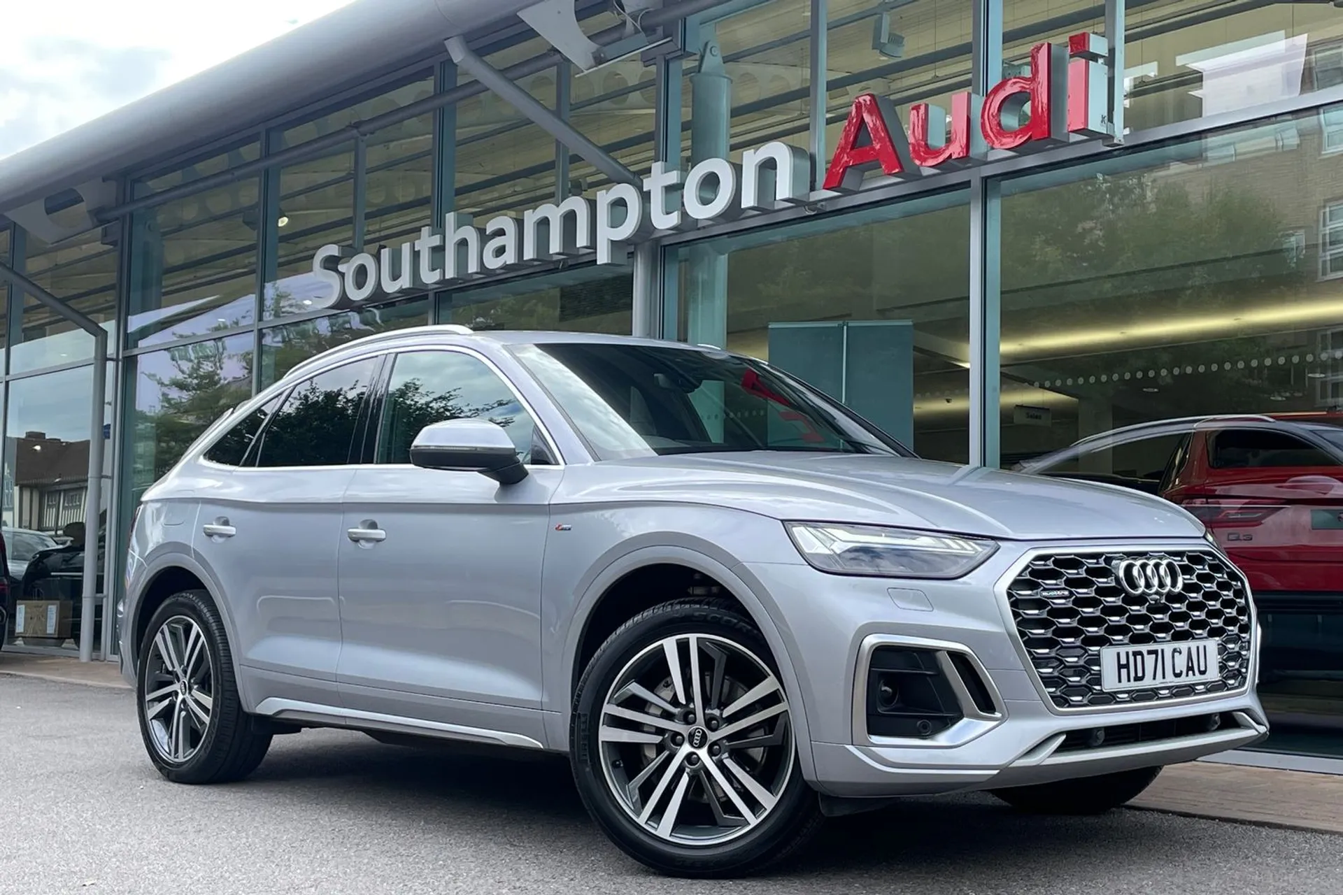 Audi Q5 focused image