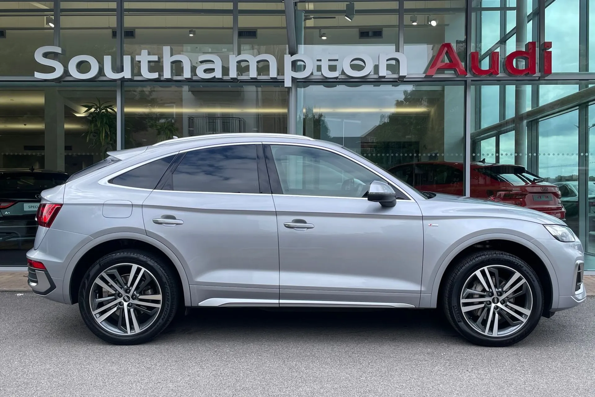 Audi Q5 thumbnail image number 2